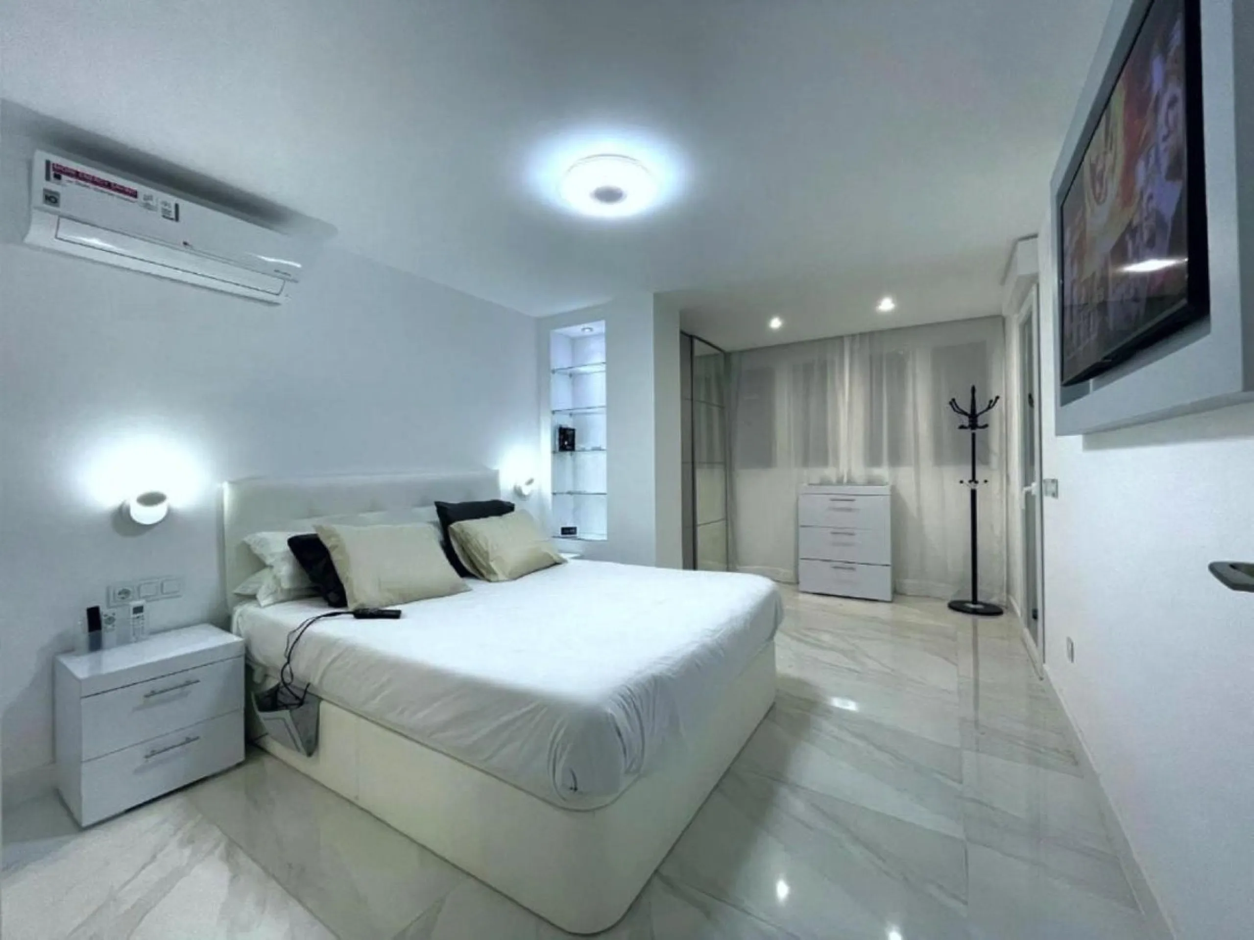 Fully Renovated Tourist Apartment with Legal Licence and High Profitability – Prime Central Location in Marbella