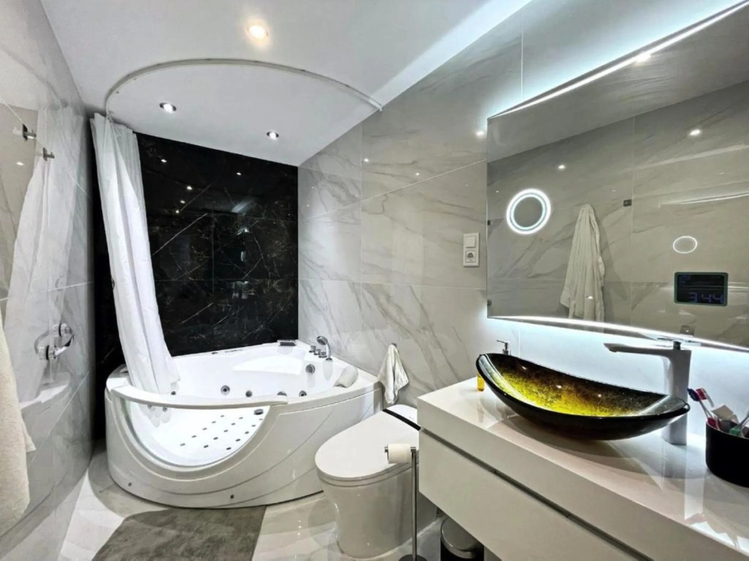 Fully Renovated Tourist Apartment with Legal Licence and High Profitability – Prime Central Location in Marbella