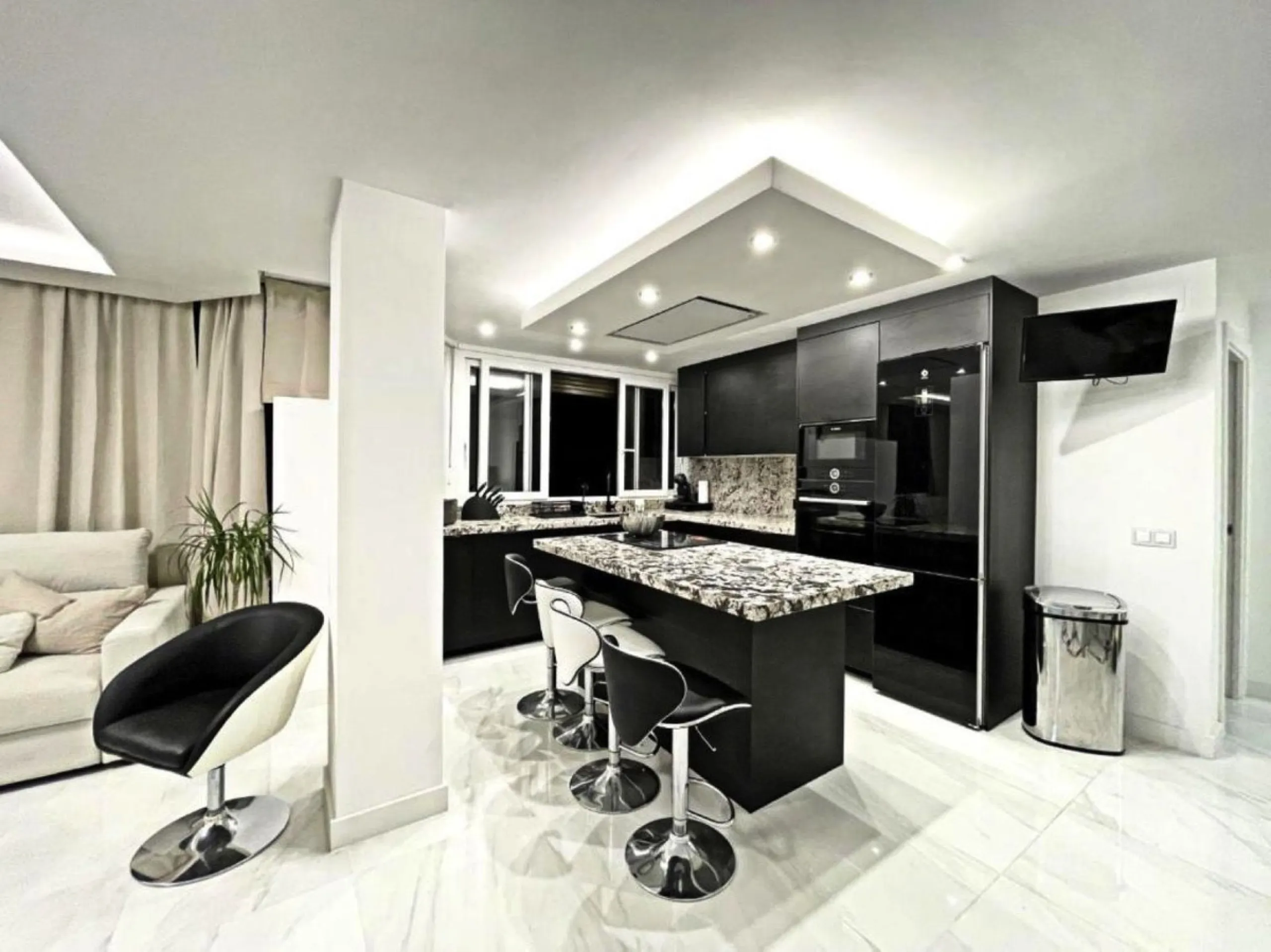 Fully Renovated Tourist Apartment with Legal Licence and High Profitability – Prime Central Location in Marbella