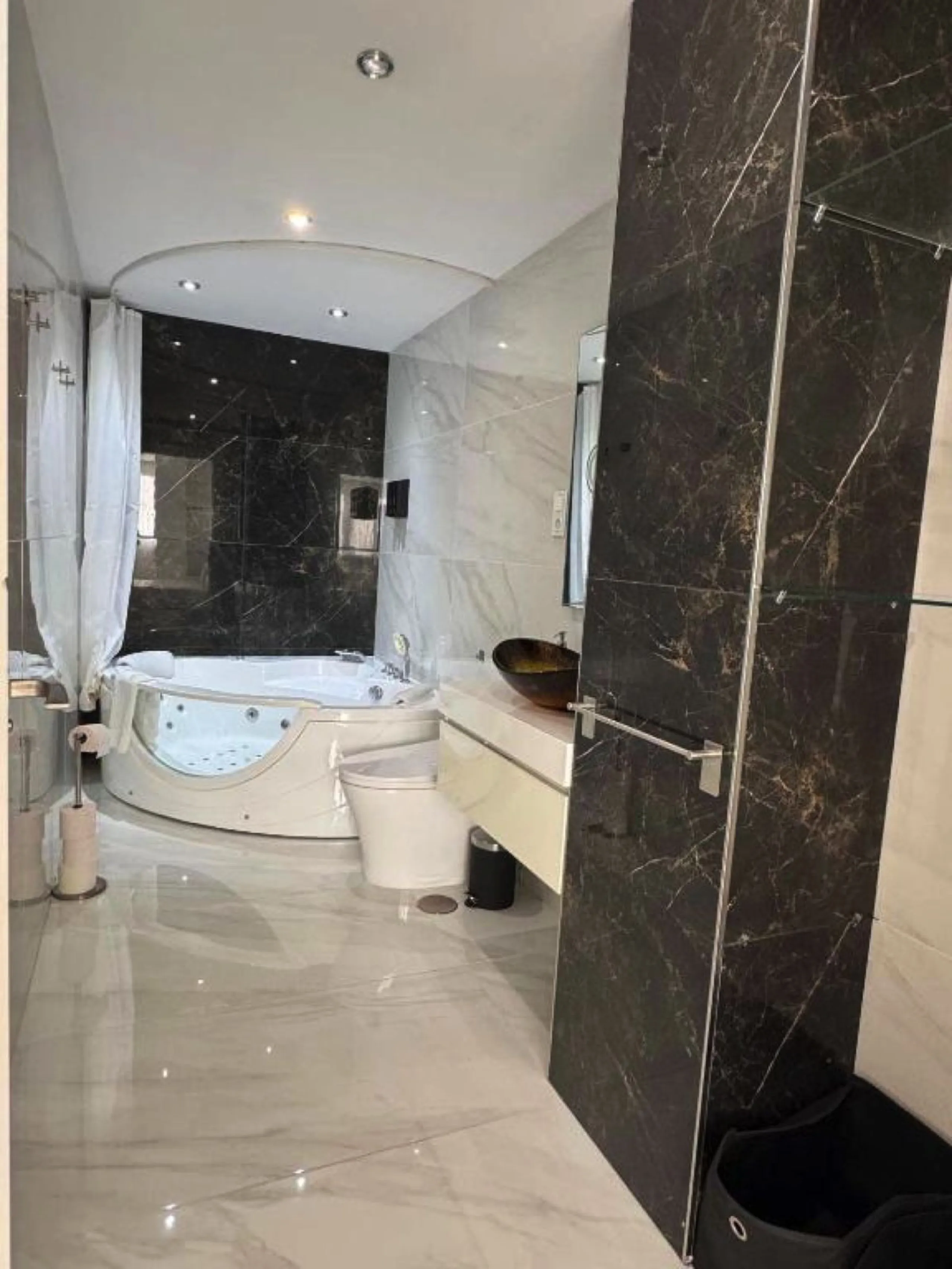 Fully Renovated Tourist Apartment with Legal Licence and High Profitability – Prime Central Location in Marbella