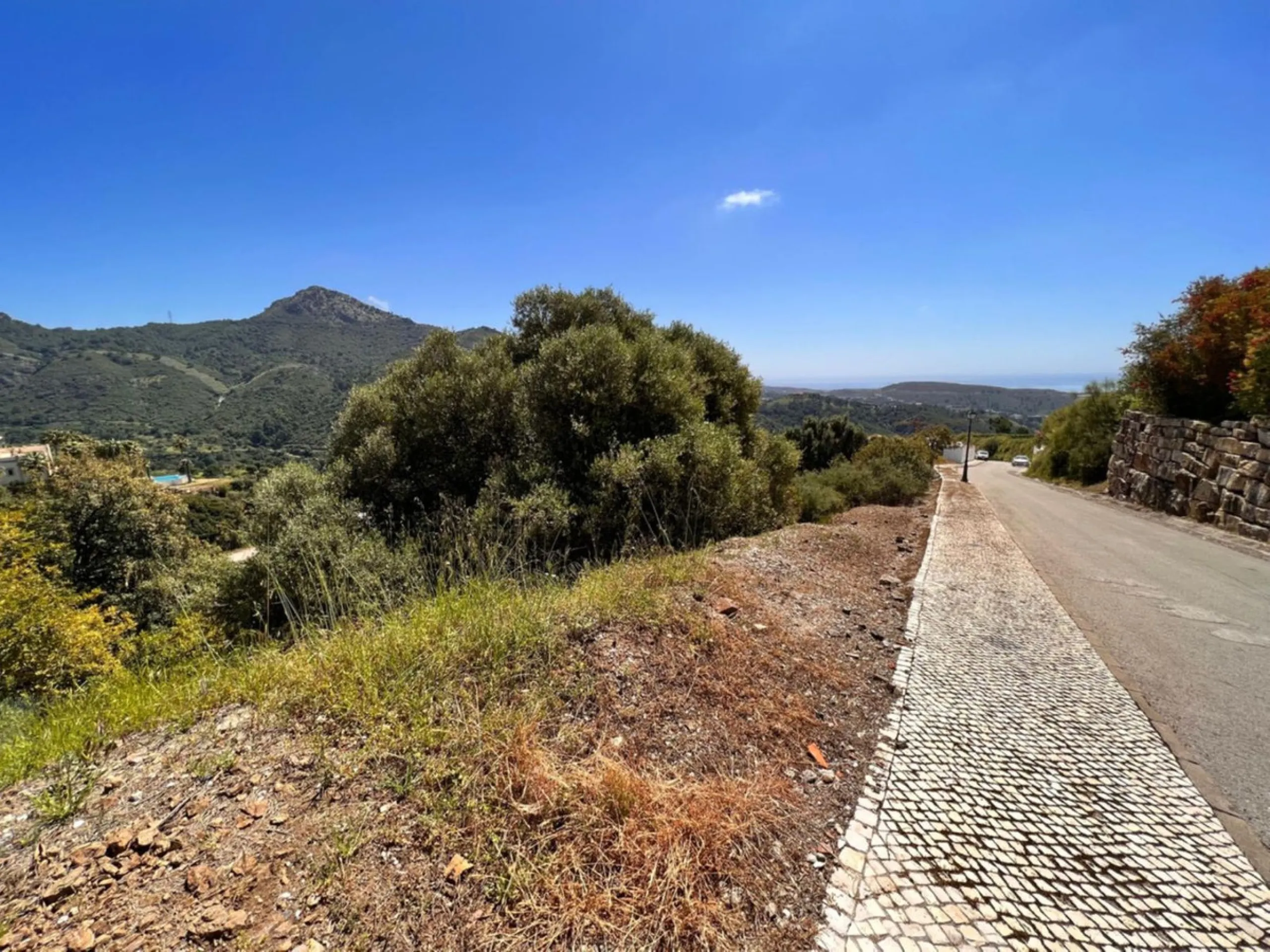 Plot - Residential Plot в продаже в Benahavís, Málaga. В доме 4 спален и 4 ванных комнат. Площадь участка 3807 м²