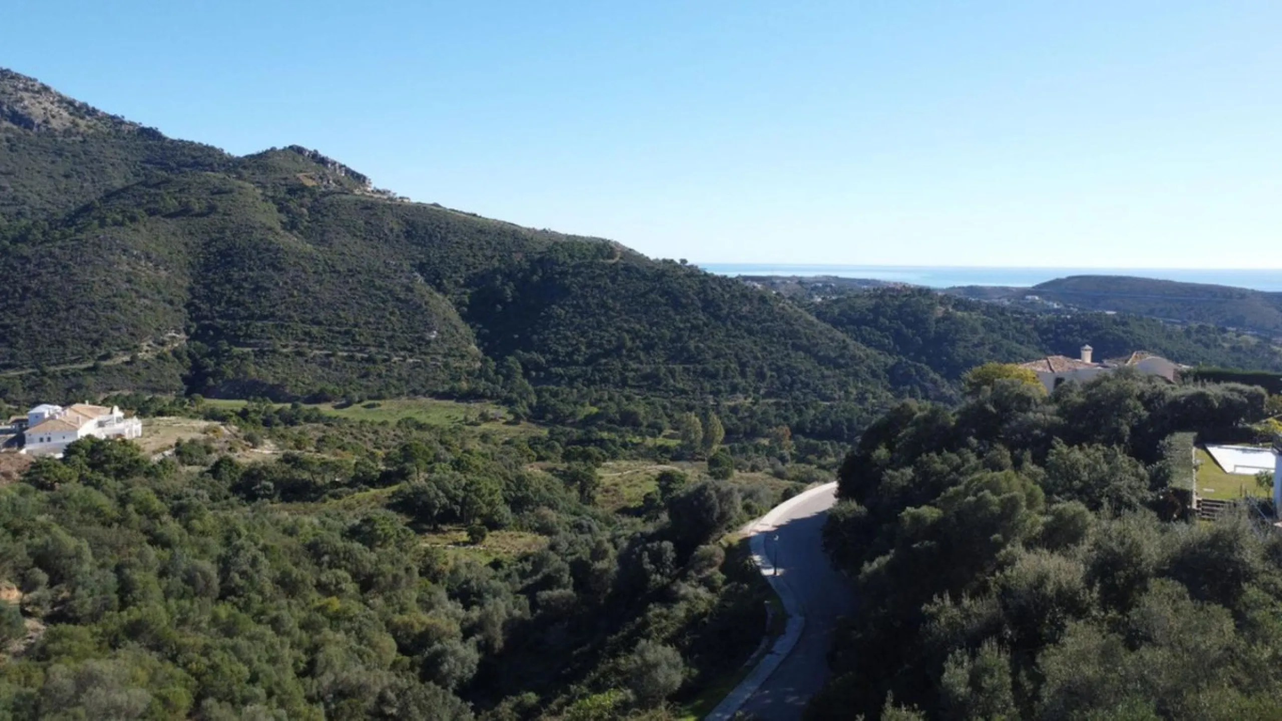 Plot - Residential Plot в продаже в Benahavís, Málaga. В доме 4 спален и 4 ванных комнат. Площадь участка 3807 м²