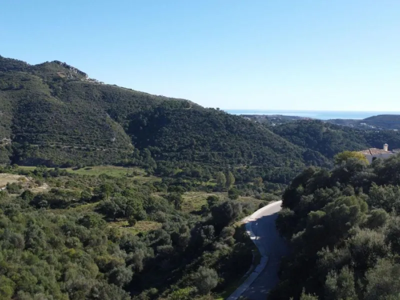 Plot - Residential Plot в продаже в Benahavís, Málaga. В доме 4 спален и 4 ванных комнат. Площадь участка 3807 м²