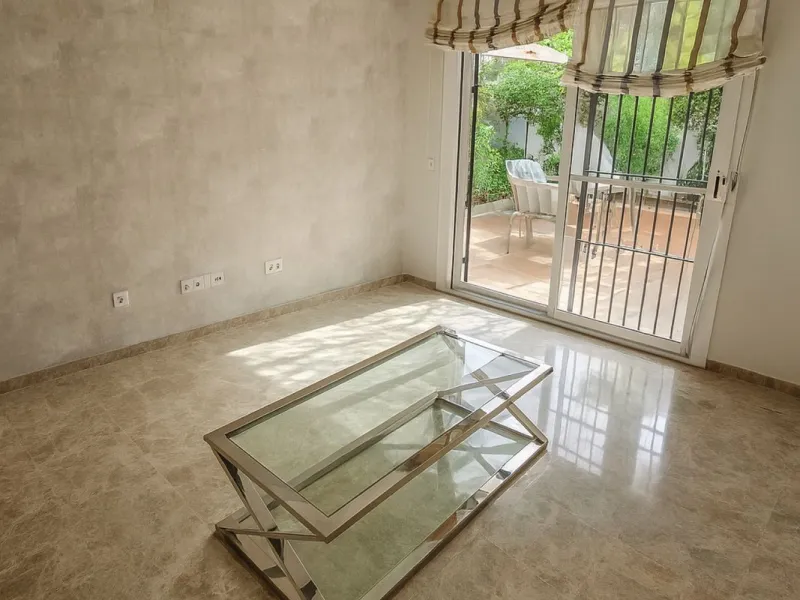 Fully Renovated Apartment Ready to Move In – Los Naranjos, Nueva Andalucía, Marbella
