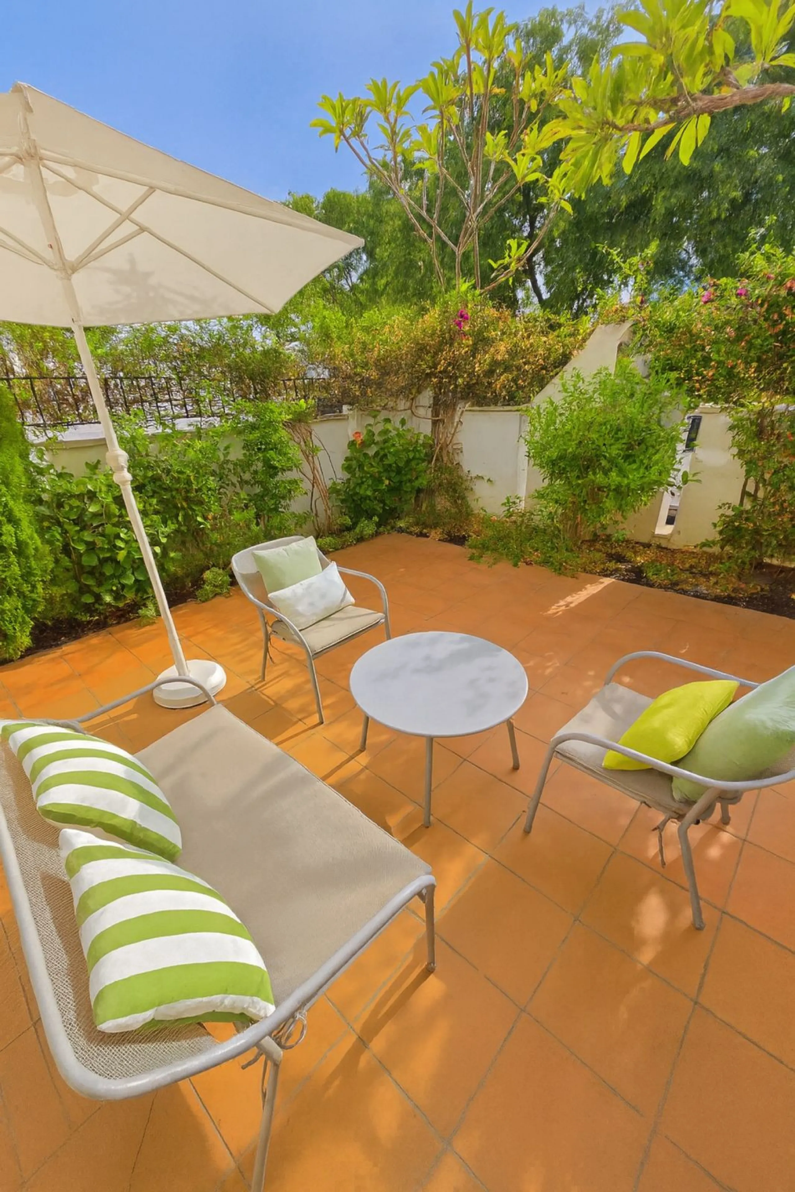 Fully Renovated Apartment Ready to Move In – Los Naranjos, Nueva Andalucía, Marbella