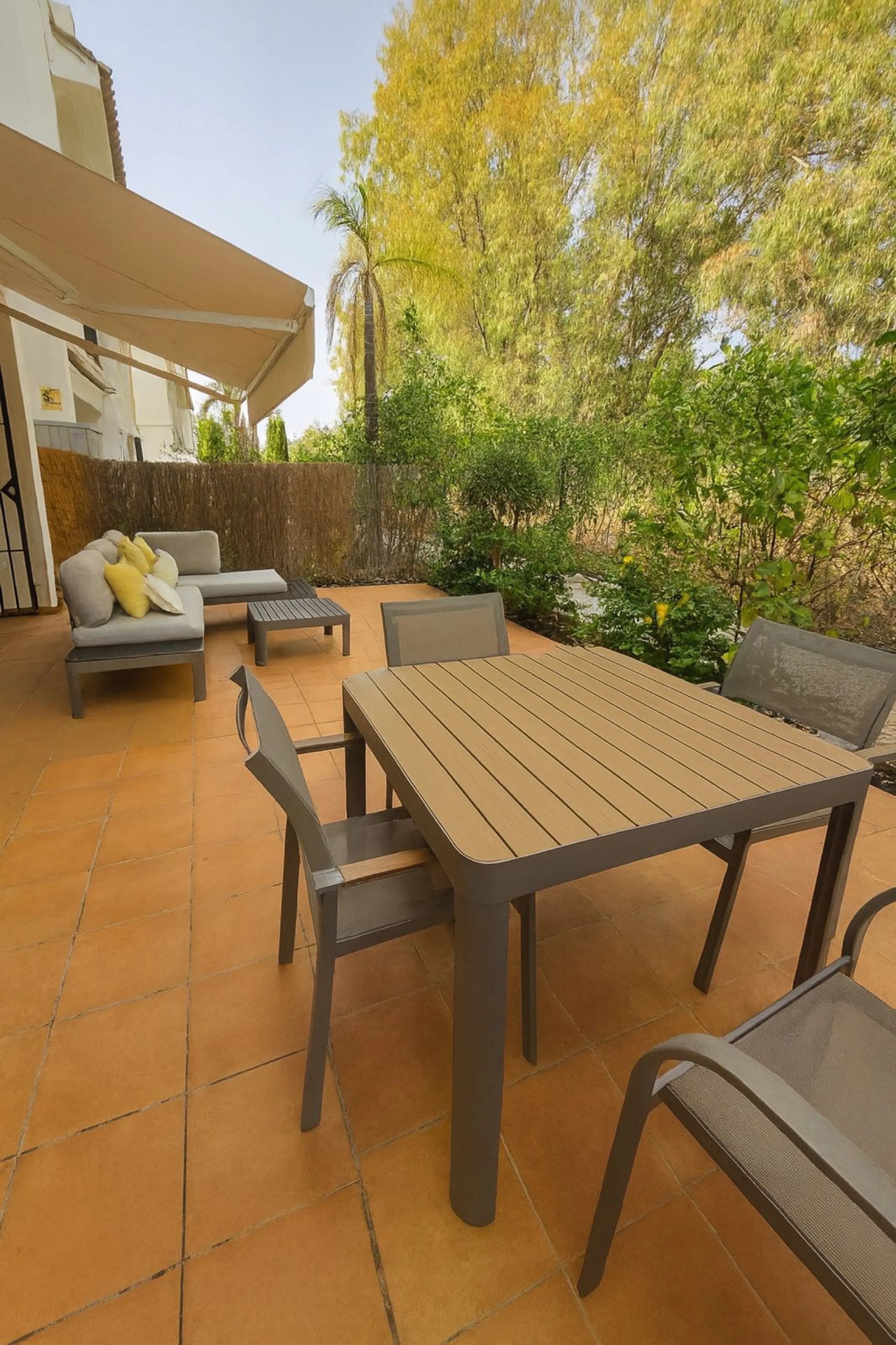 Fully Renovated Apartment Ready to Move In – Los Naranjos, Nueva Andalucía, Marbella