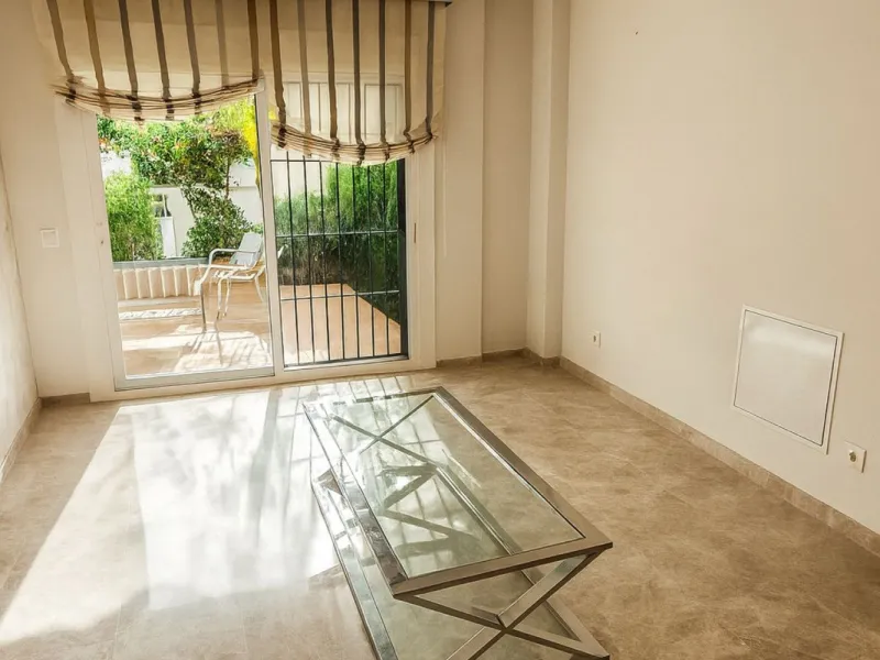 Fully Renovated Apartment Ready to Move In – Los Naranjos, Nueva Andalucía, Marbella