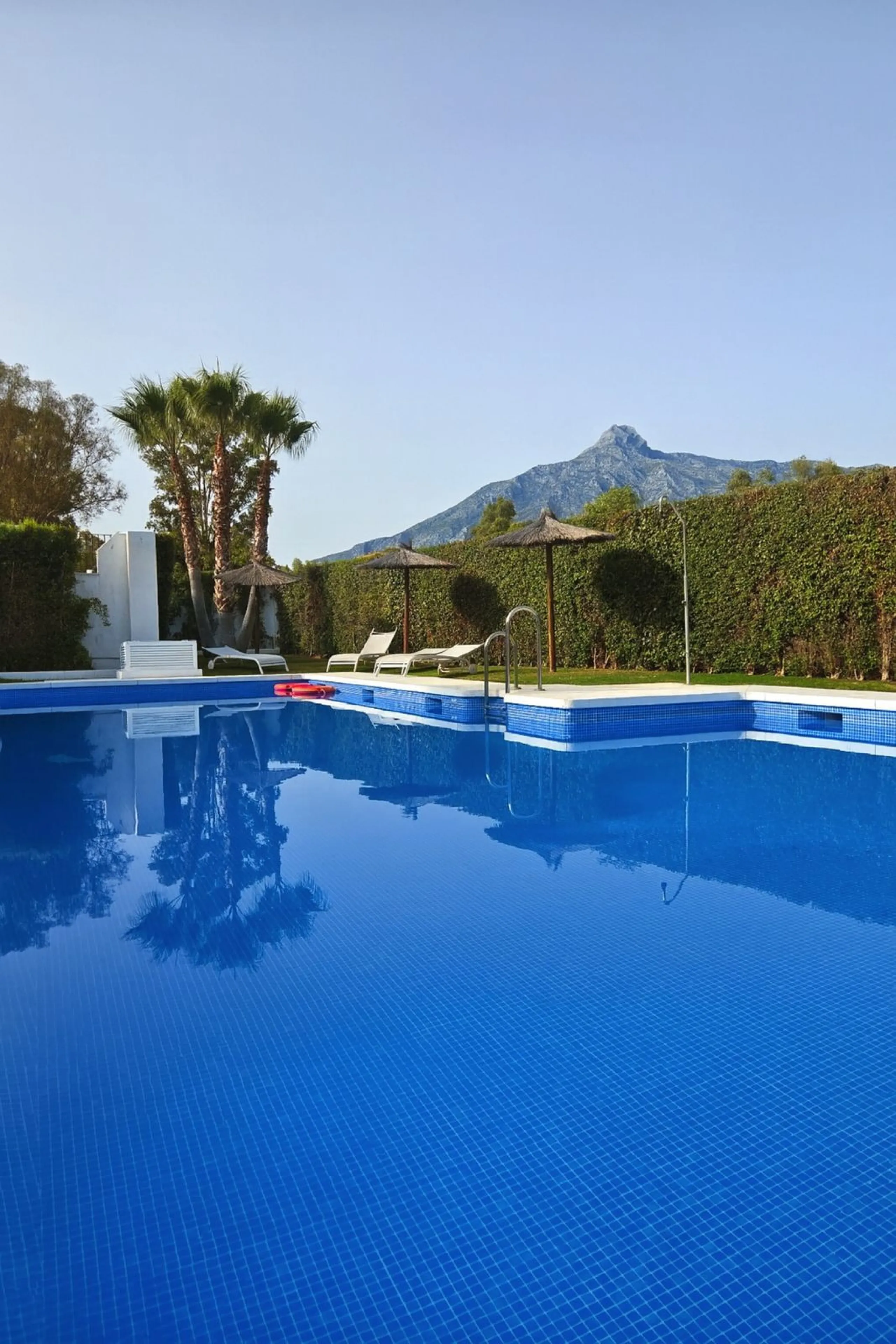 Fully Renovated Apartment Ready to Move In – Los Naranjos, Nueva Andalucía, Marbella