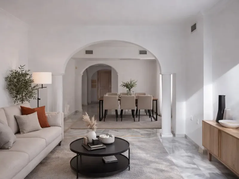 Wonderful apartment in Magna Marbella in one of the most exclusive developments in Nueva Andalucia, a gated community with 24-hour security, with several communal swimming pools and large tropical gardens guaranteeing total tranquility.