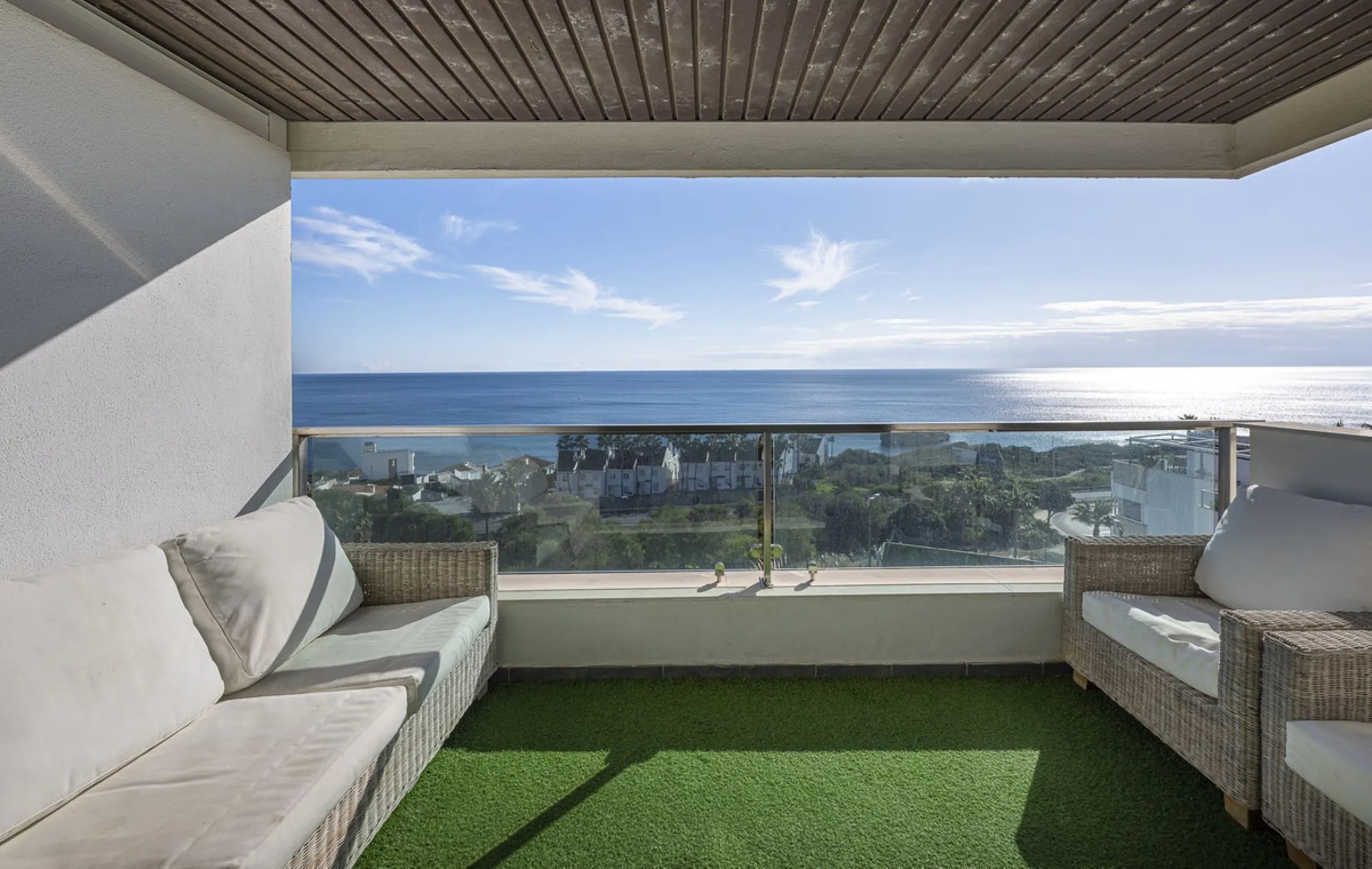 Exclusive apartment with frontal sea views in Camarate Golf – Casares Costa
