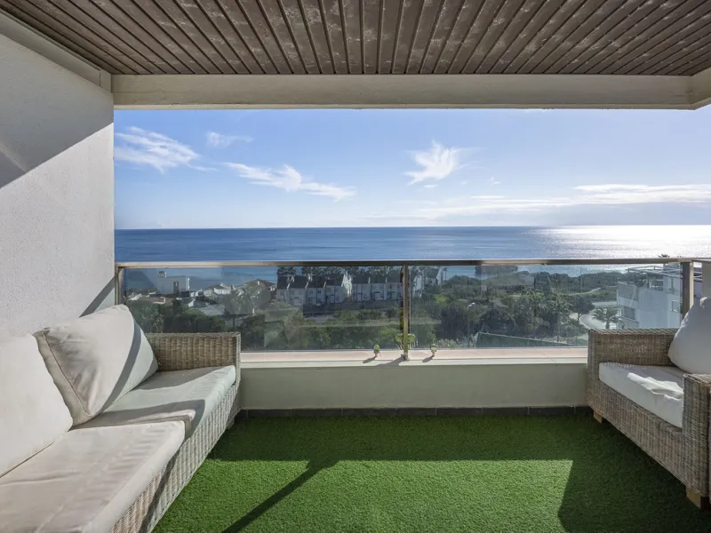 Exclusive apartment with frontal sea views in Camarate Golf – Casares Costa