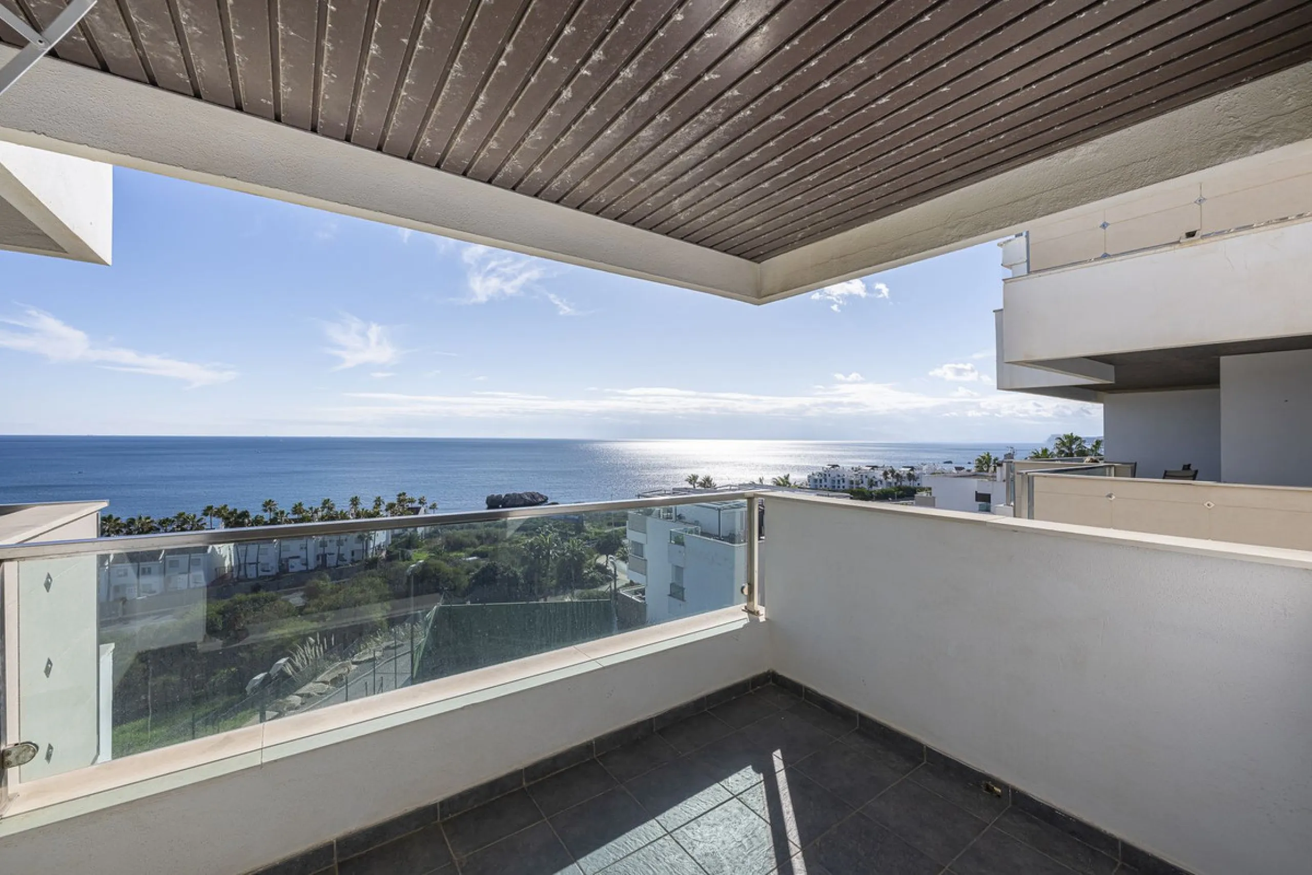 Exclusive apartment with frontal sea views in Camarate Golf – Casares Costa