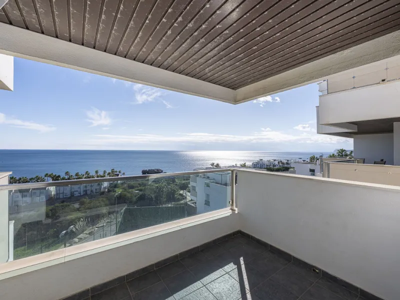 Exclusive apartment with frontal sea views in Camarate Golf – Casares Costa