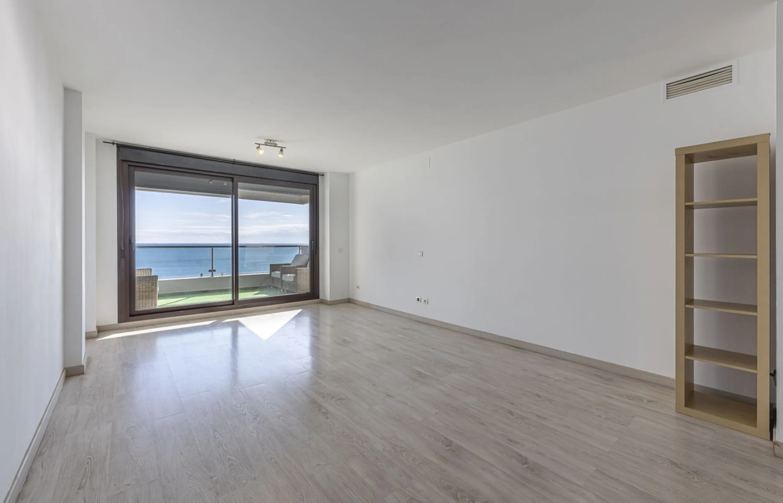 Exclusive apartment with frontal sea views in Camarate Golf – Casares Costa