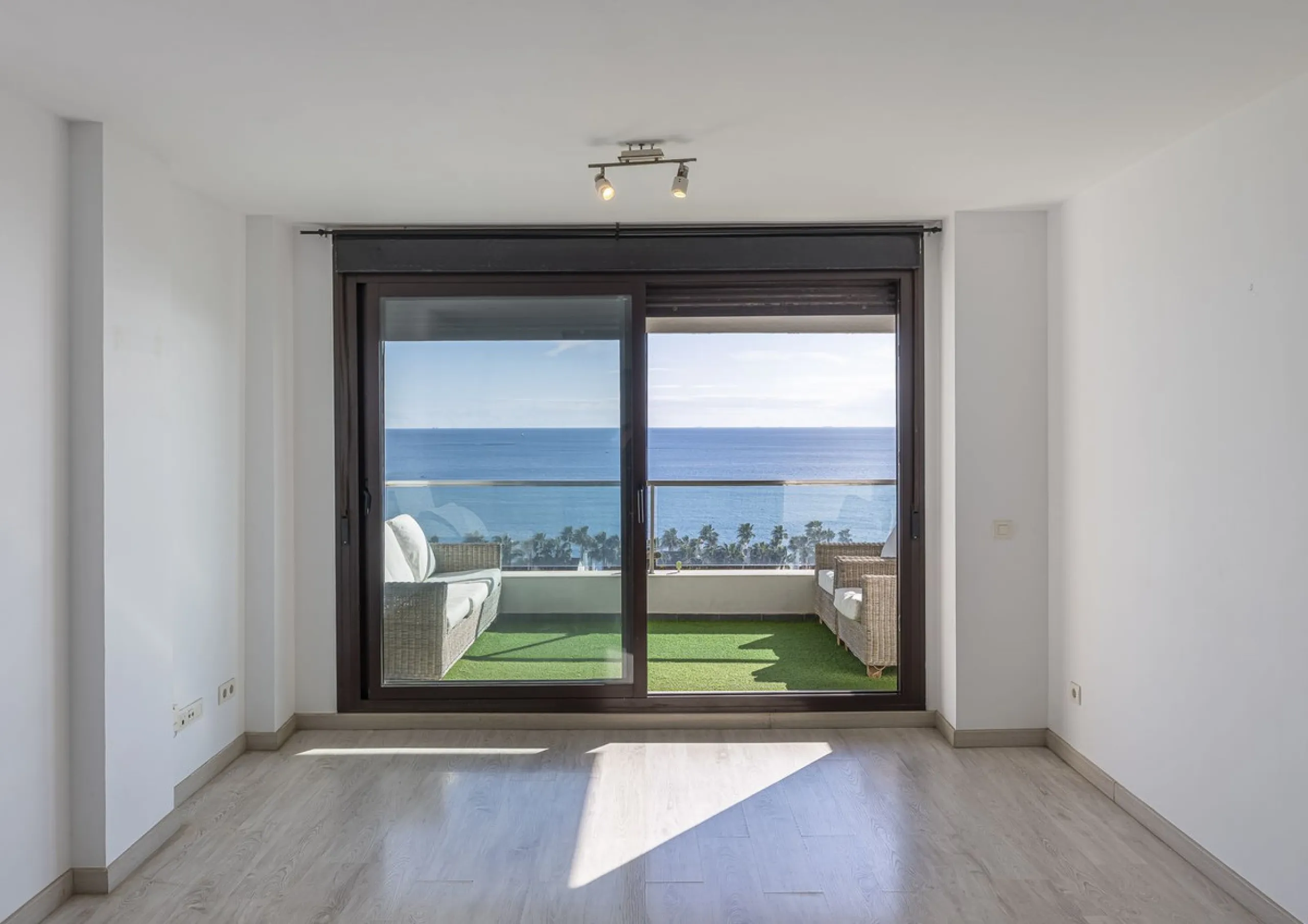 Exclusive apartment with frontal sea views in Camarate Golf – Casares Costa