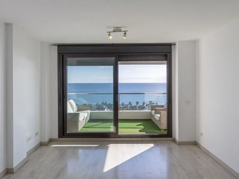 Exclusive apartment with frontal sea views in Camarate Golf – Casares Costa