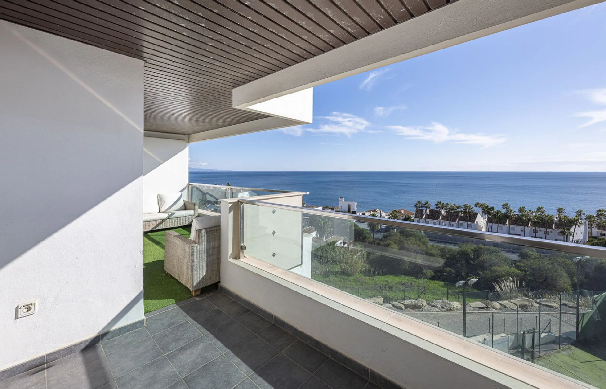 Exclusive apartment with frontal sea views in Camarate Golf – Casares Costa