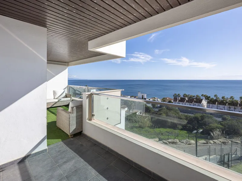 Exclusive apartment with frontal sea views in Camarate Golf – Casares Costa