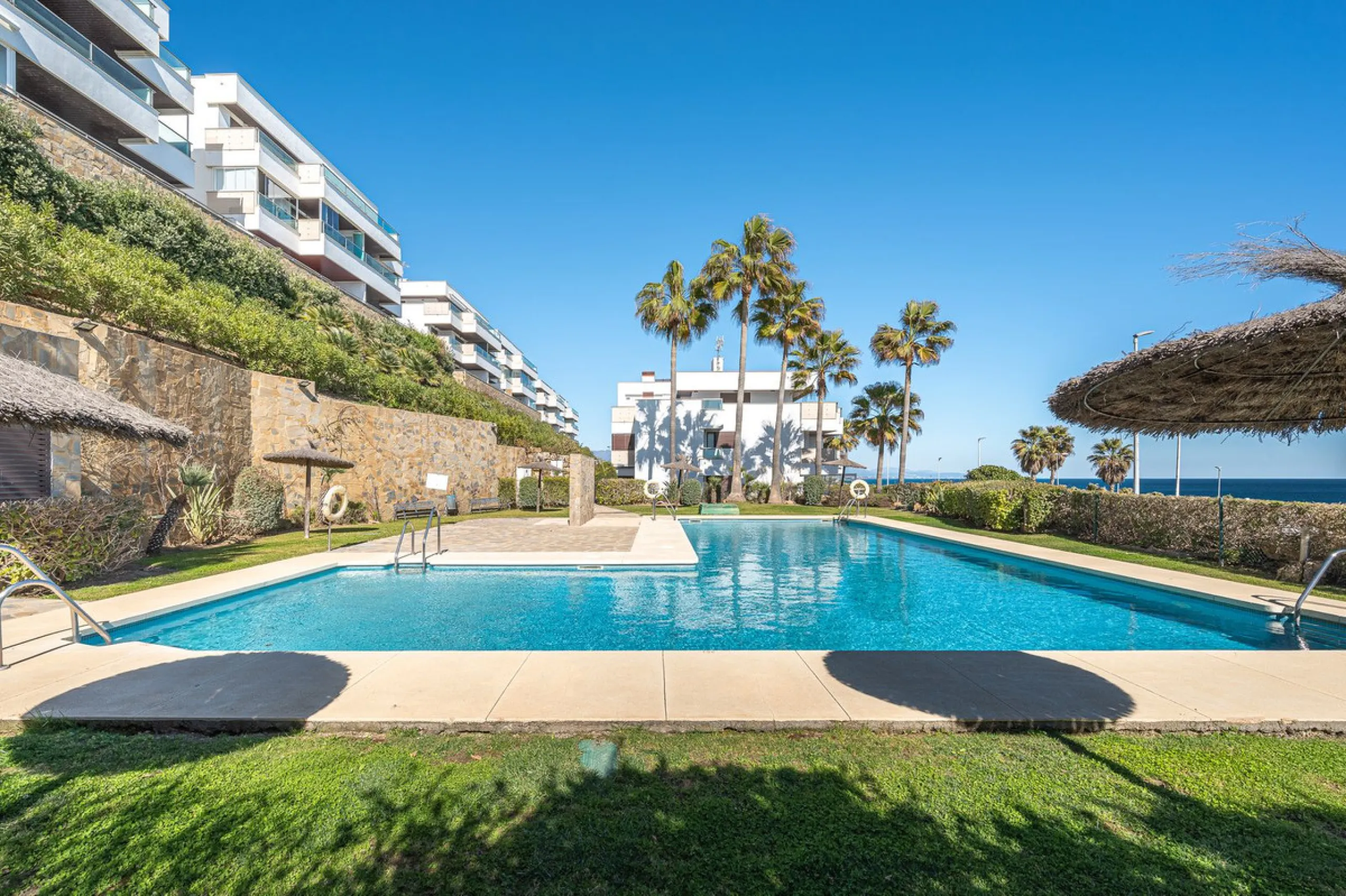 Exclusive apartment with frontal sea views in Camarate Golf – Casares Costa