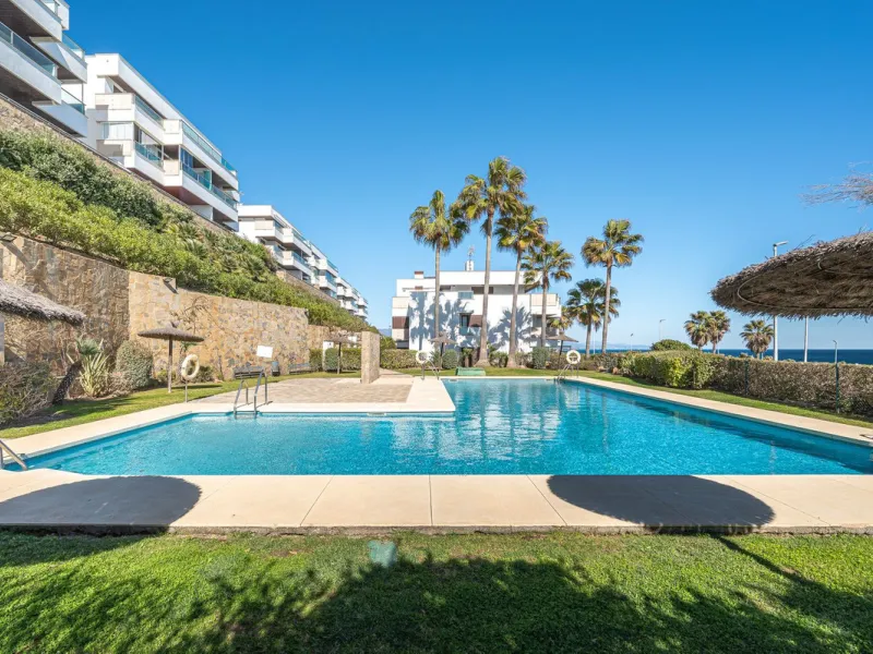 Exclusive apartment with frontal sea views in Camarate Golf – Casares Costa