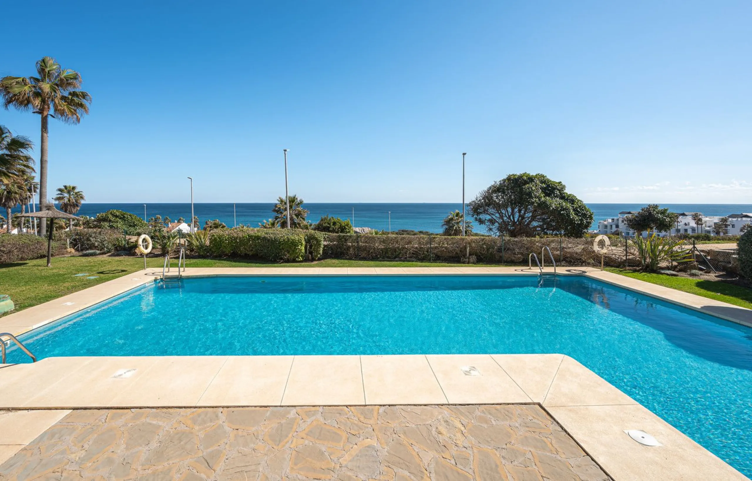 Exclusive apartment with frontal sea views in Camarate Golf – Casares Costa