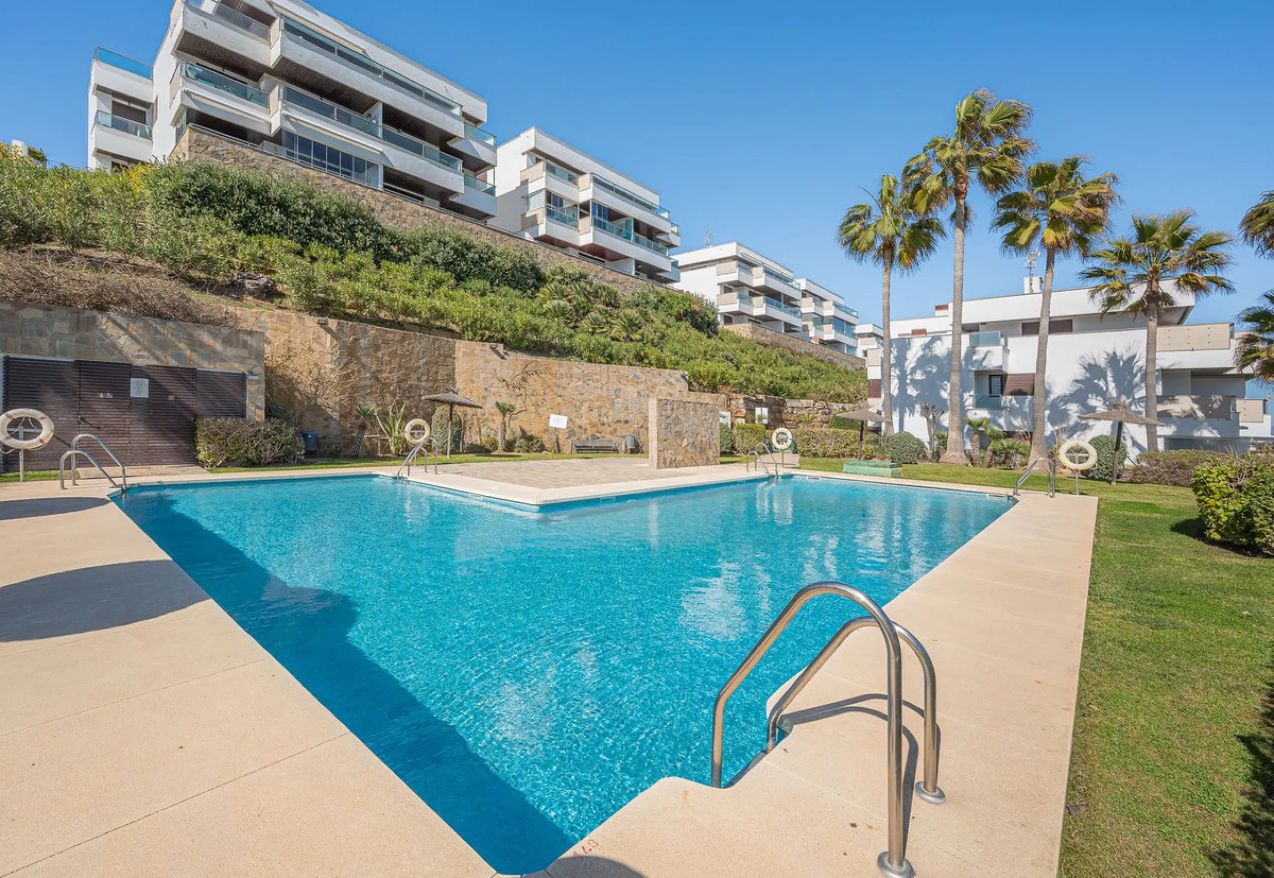 Exclusive apartment with frontal sea views in Camarate Golf – Casares Costa