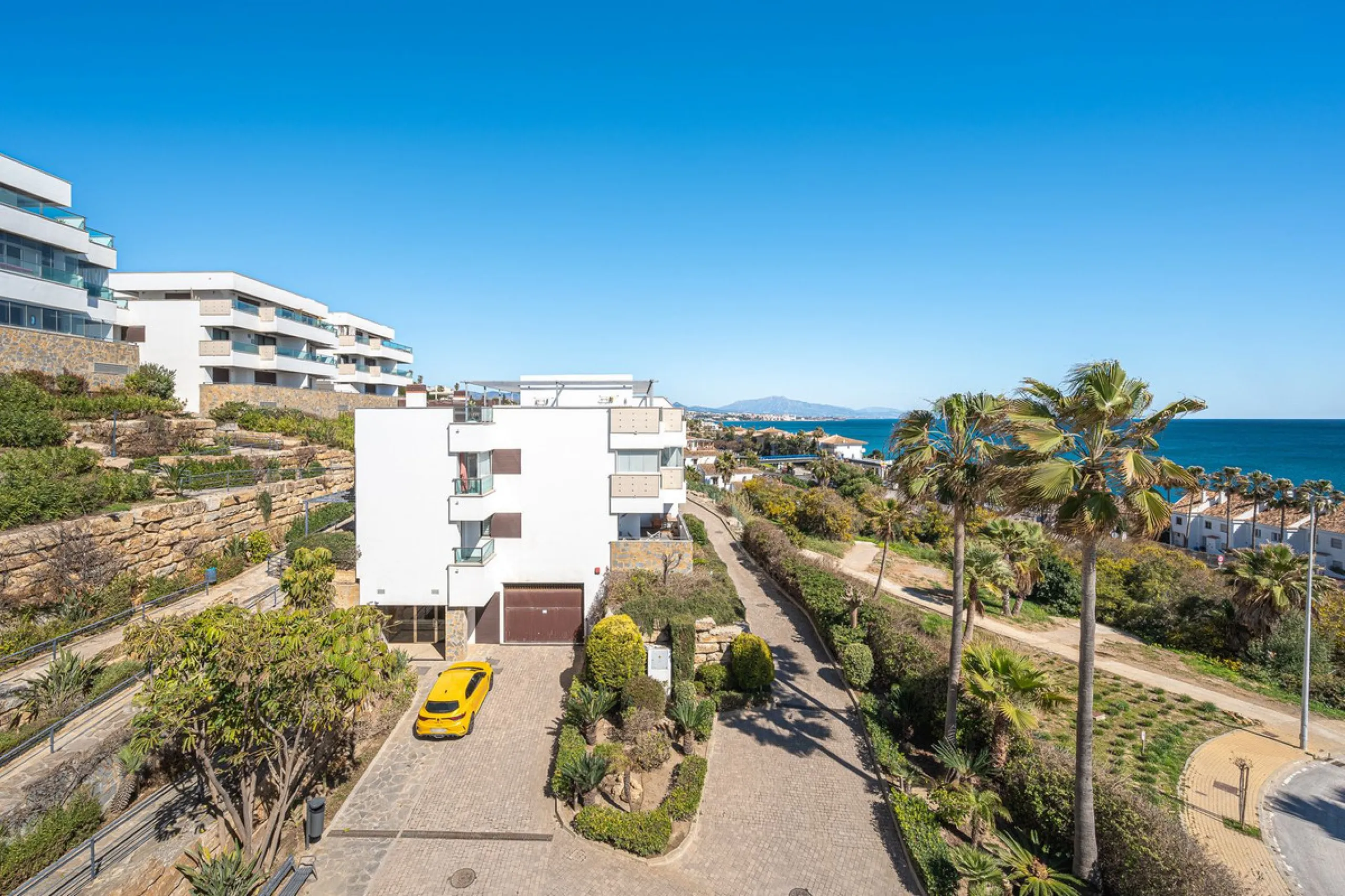 Exclusive apartment with frontal sea views in Camarate Golf – Casares Costa