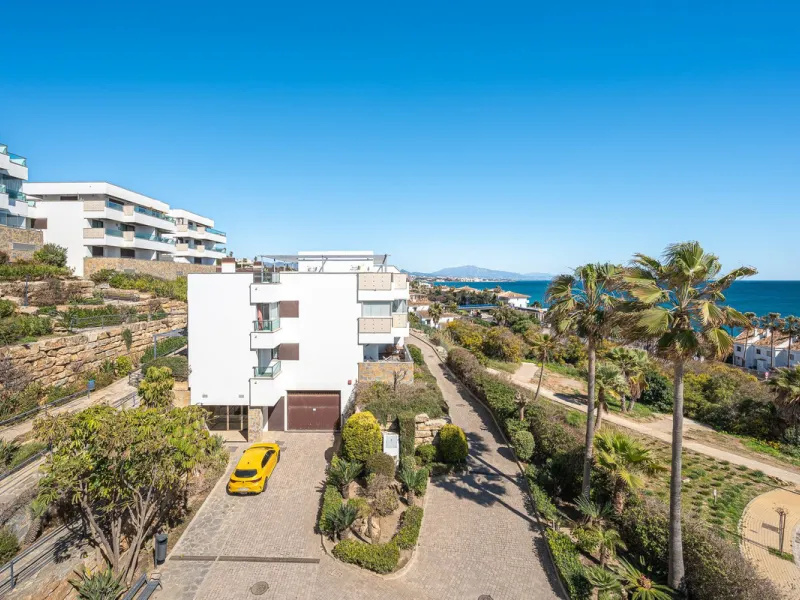 Exclusive apartment with frontal sea views in Camarate Golf – Casares Costa