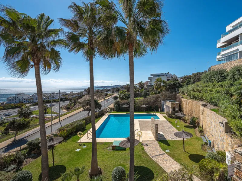 Exclusive apartment with frontal sea views in Camarate Golf – Casares Costa