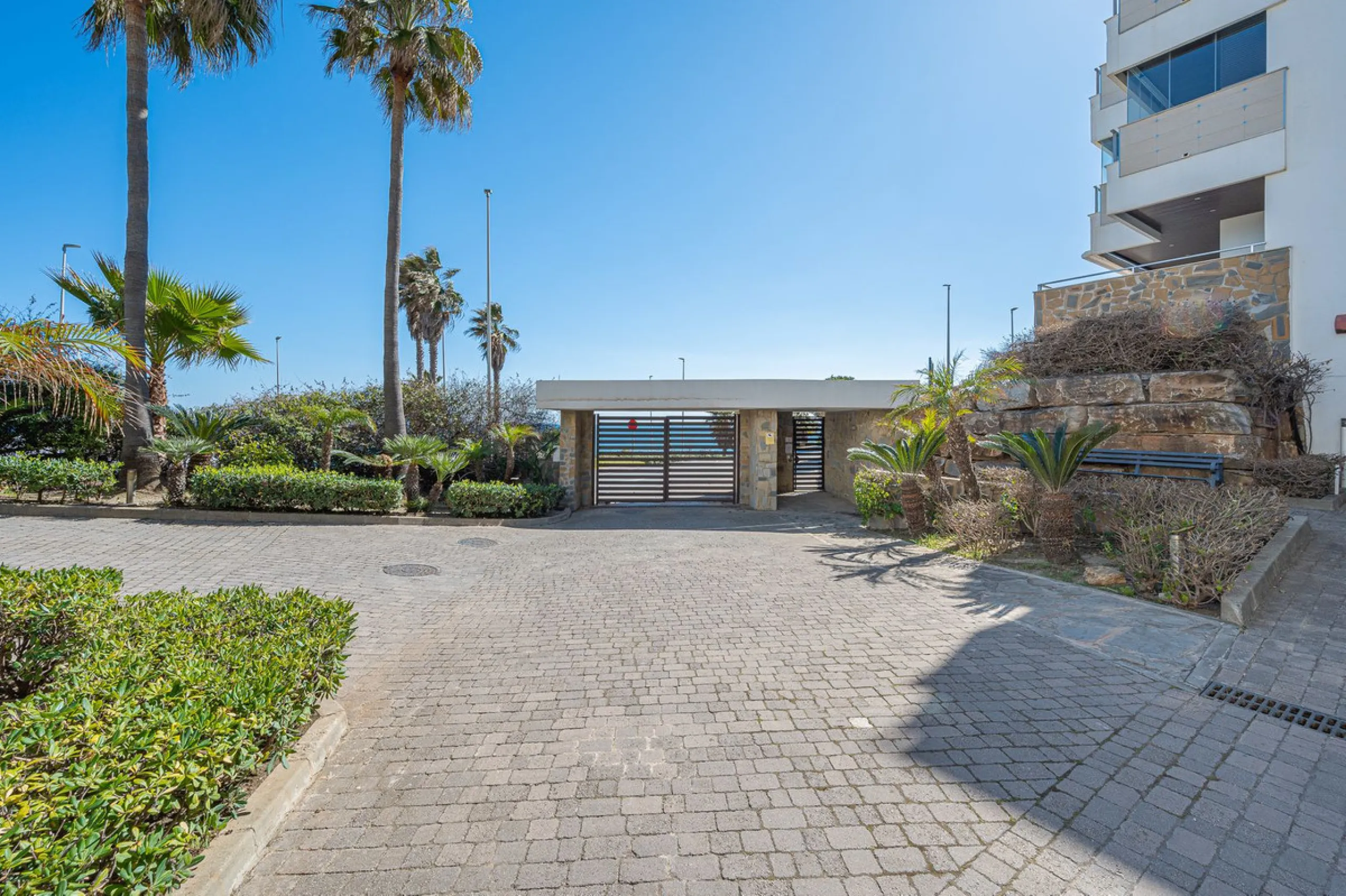 Exclusive apartment with frontal sea views in Camarate Golf – Casares Costa