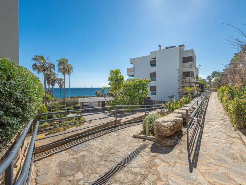 Exclusive apartment with frontal sea views in Camarate Golf – Casares Costa