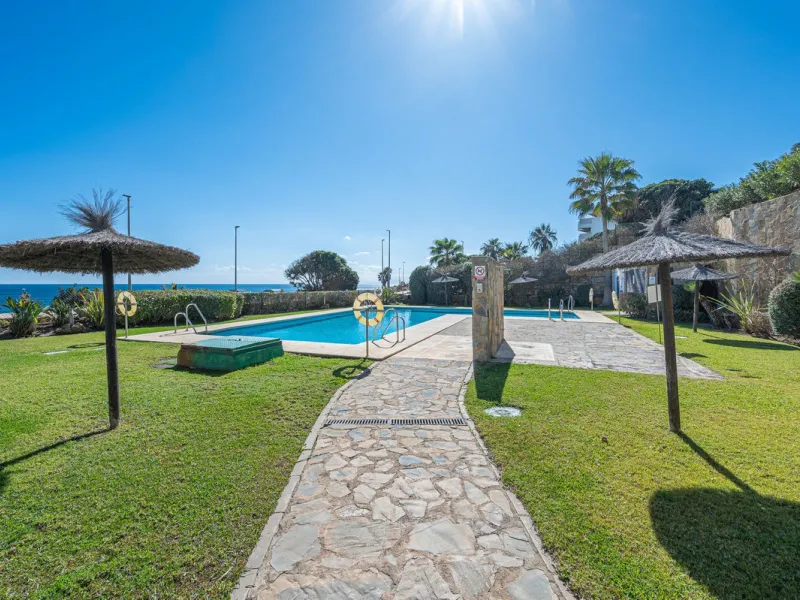 Exclusive apartment with frontal sea views in Camarate Golf – Casares Costa