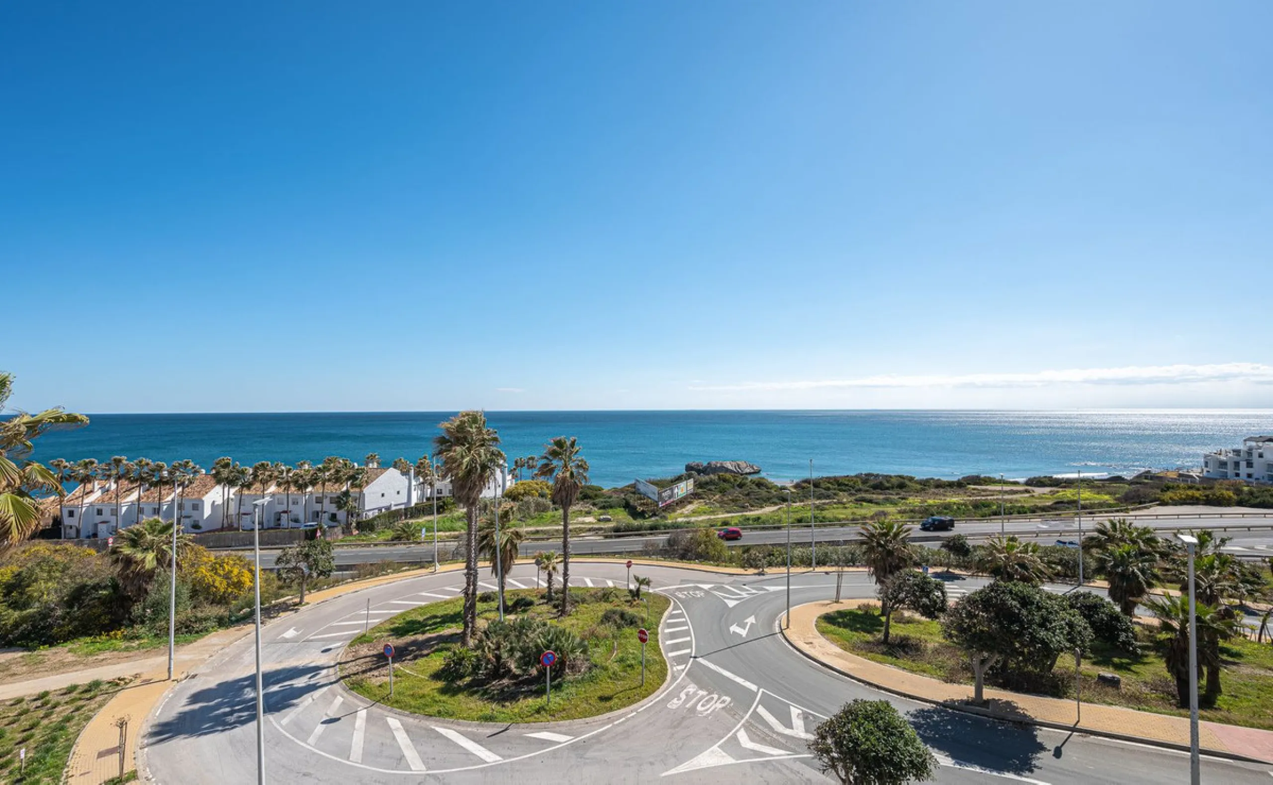 Exclusive apartment with frontal sea views in Camarate Golf – Casares Costa