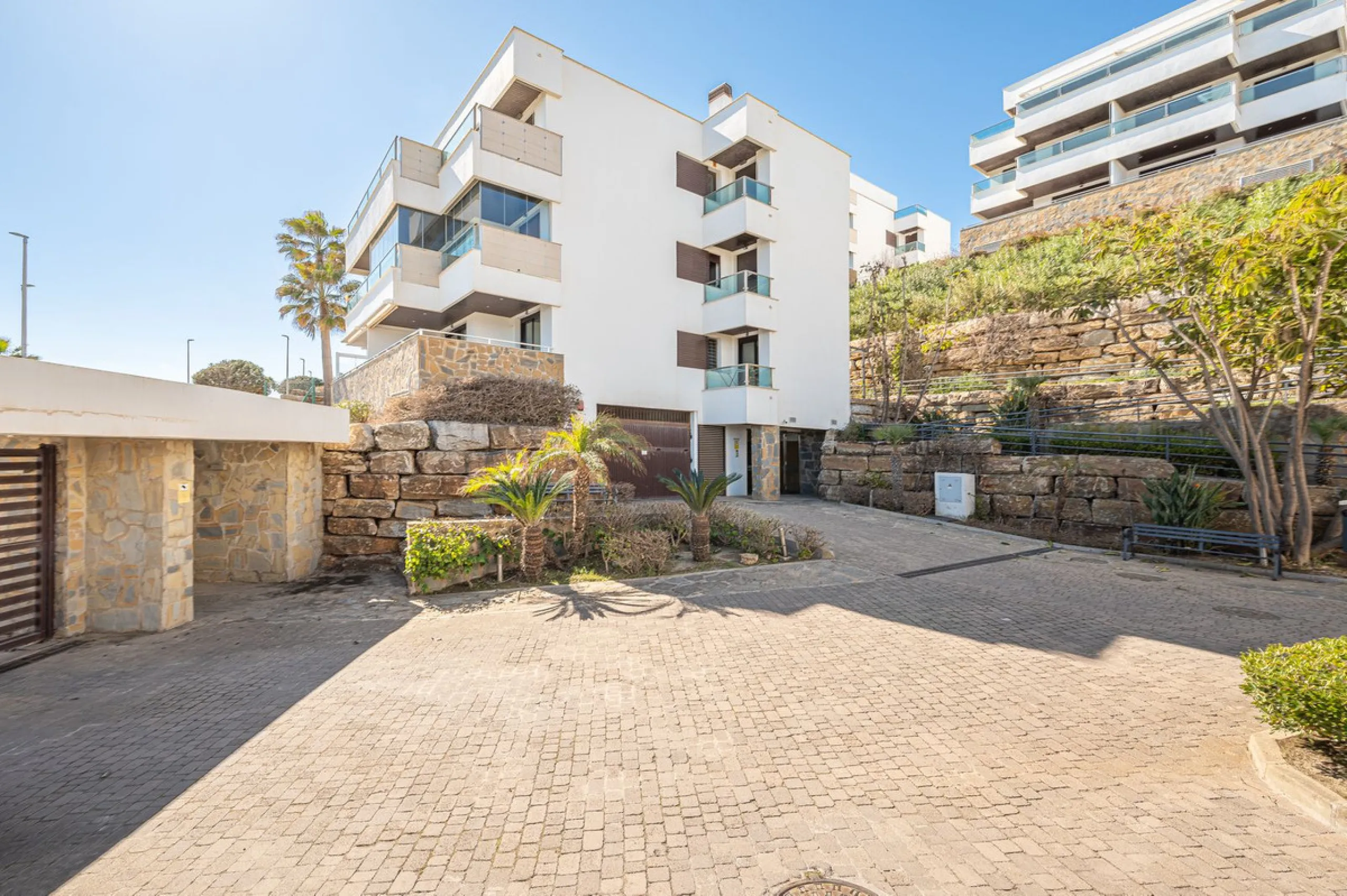 Exclusive apartment with frontal sea views in Camarate Golf – Casares Costa