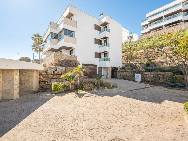 Exclusive apartment with frontal sea views in Camarate Golf – Casares Costa