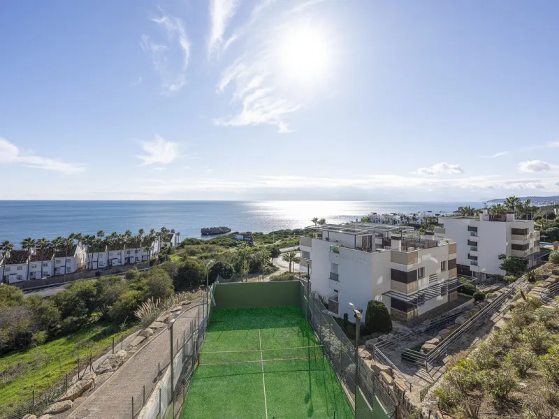 Exclusive apartment with frontal sea views in Camarate Golf – Casares Costa