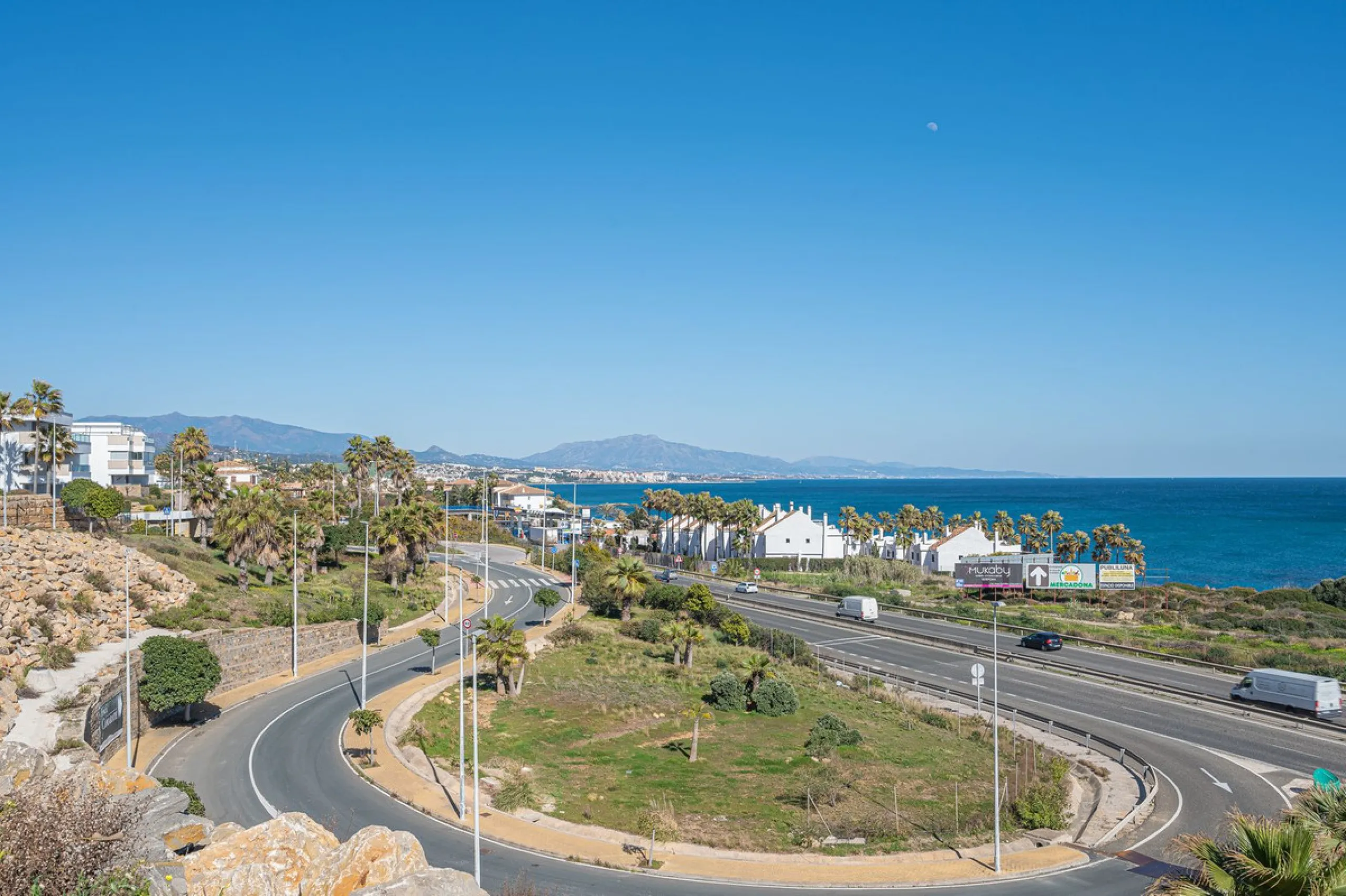 Exclusive apartment with frontal sea views in Camarate Golf – Casares Costa