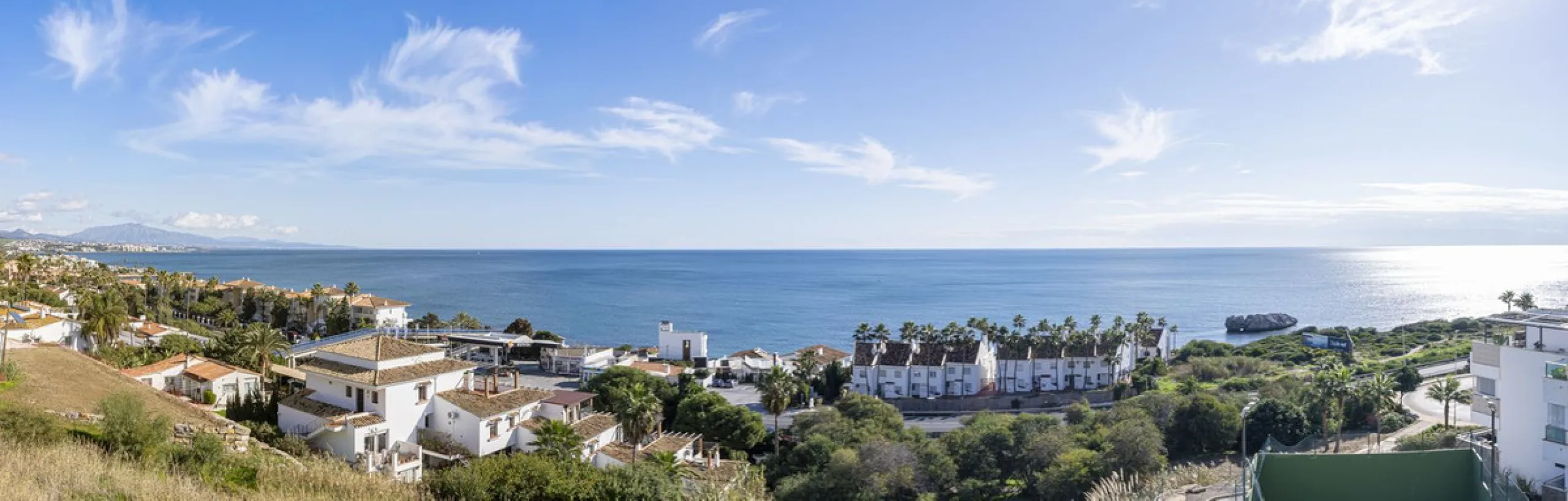 Exclusive apartment with frontal sea views in Camarate Golf – Casares Costa