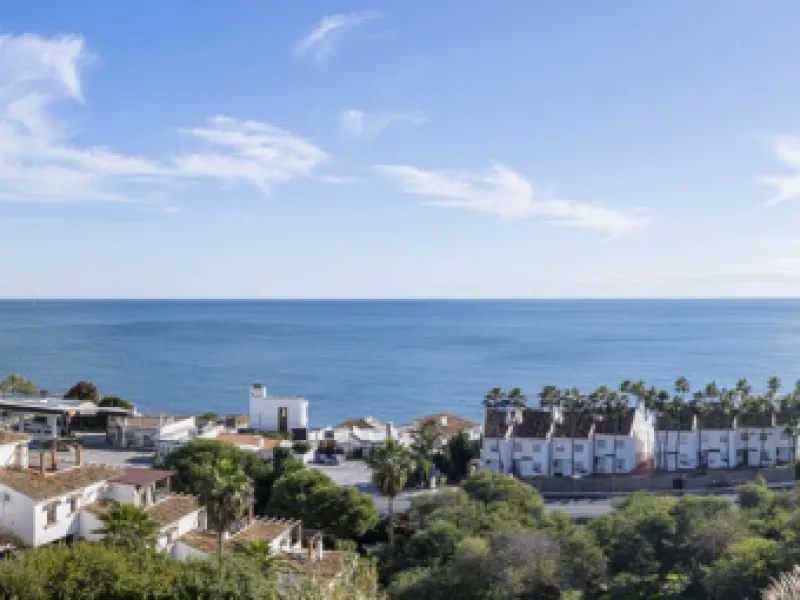 Exclusive apartment with frontal sea views in Camarate Golf – Casares Costa