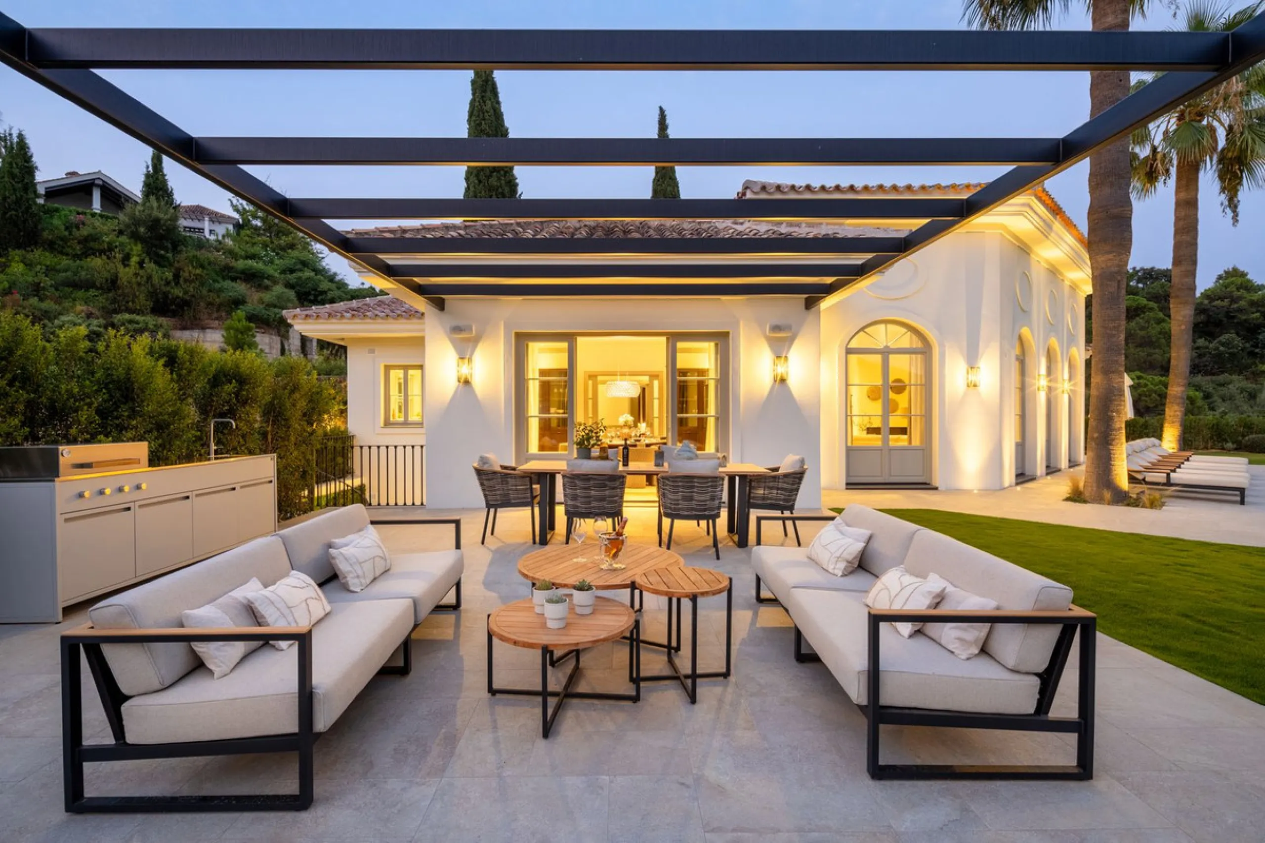 This exceptional five-bedroom luxury villa for sale is located within the prestigious gated community of La Zagaleta, in Benahavís. Newly completed by the acclaimed architectural studio Puroform, the property showcases a refined blend of contemporary desi