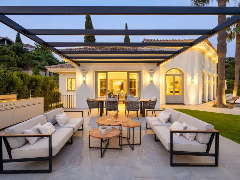 This exceptional five-bedroom luxury villa for sale is located within the prestigious gated community of La Zagaleta, in Benahavís. Newly completed by the acclaimed architectural studio Puroform, the property showcases a refined blend of contemporary desi