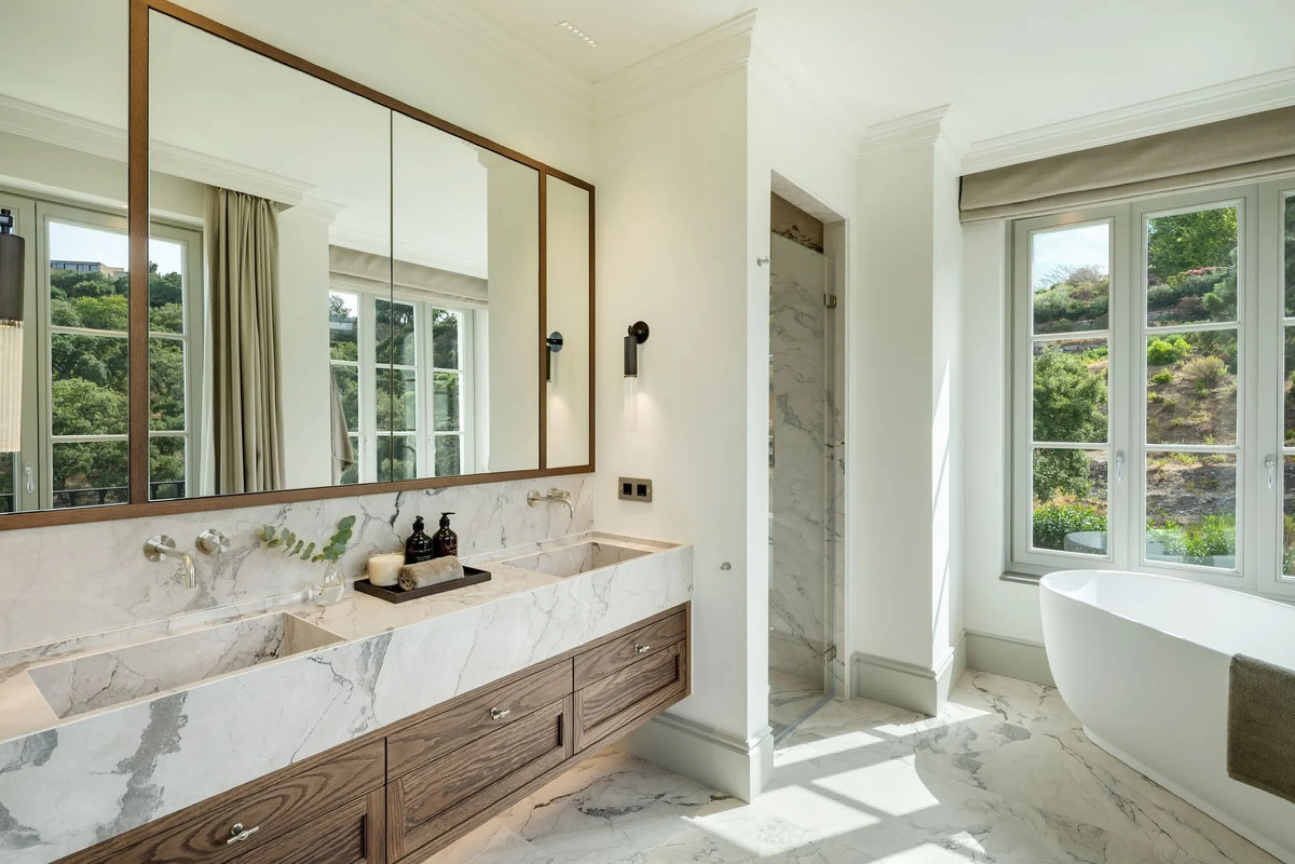This exceptional five-bedroom luxury villa for sale is located within the prestigious gated community of La Zagaleta, in Benahavís. Newly completed by the acclaimed architectural studio Puroform, the property showcases a refined blend of contemporary desi