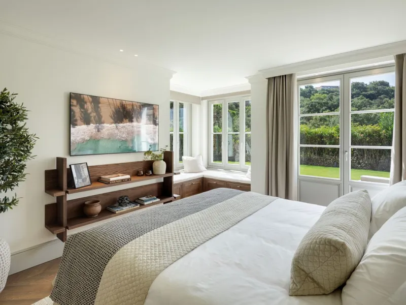 This exceptional five-bedroom luxury villa for sale is located within the prestigious gated community of La Zagaleta, in Benahavís. Newly completed by the acclaimed architectural studio Puroform, the property showcases a refined blend of contemporary desi