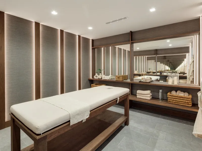 This exceptional five-bedroom luxury villa for sale is located within the prestigious gated community of La Zagaleta, in Benahavís. Newly completed by the acclaimed architectural studio Puroform, the property showcases a refined blend of contemporary desi