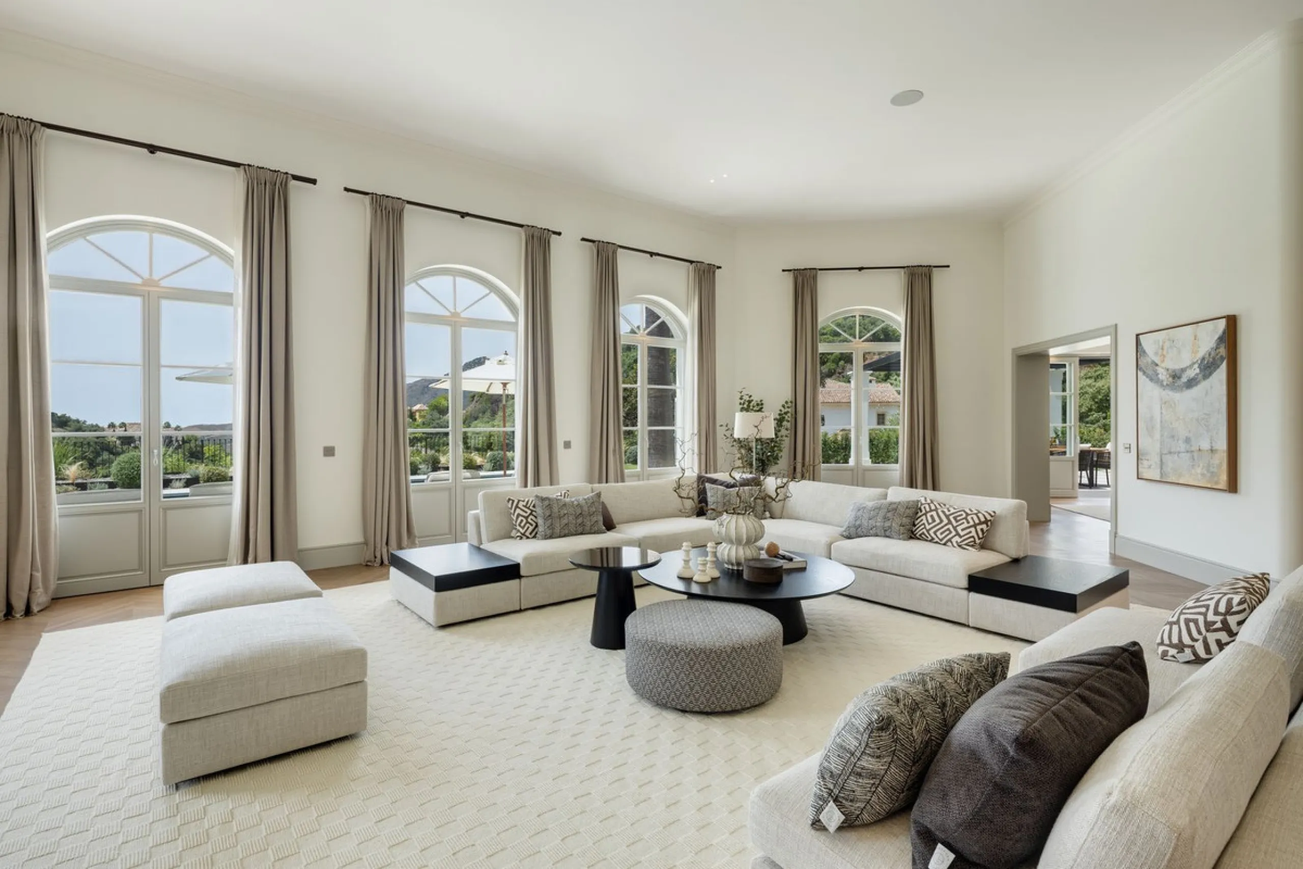 This exceptional five-bedroom luxury villa for sale is located within the prestigious gated community of La Zagaleta, in Benahavís. Newly completed by the acclaimed architectural studio Puroform, the property showcases a refined blend of contemporary desi