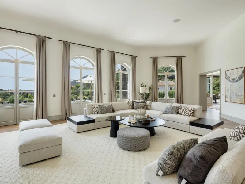 This exceptional five-bedroom luxury villa for sale is located within the prestigious gated community of La Zagaleta, in Benahavís. Newly completed by the acclaimed architectural studio Puroform, the property showcases a refined blend of contemporary desi