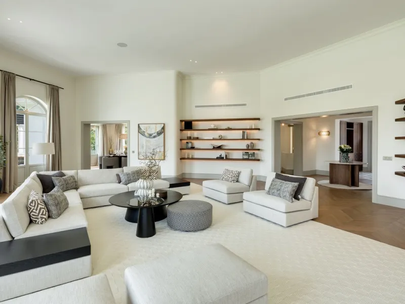 This exceptional five-bedroom luxury villa for sale is located within the prestigious gated community of La Zagaleta, in Benahavís. Newly completed by the acclaimed architectural studio Puroform, the property showcases a refined blend of contemporary desi