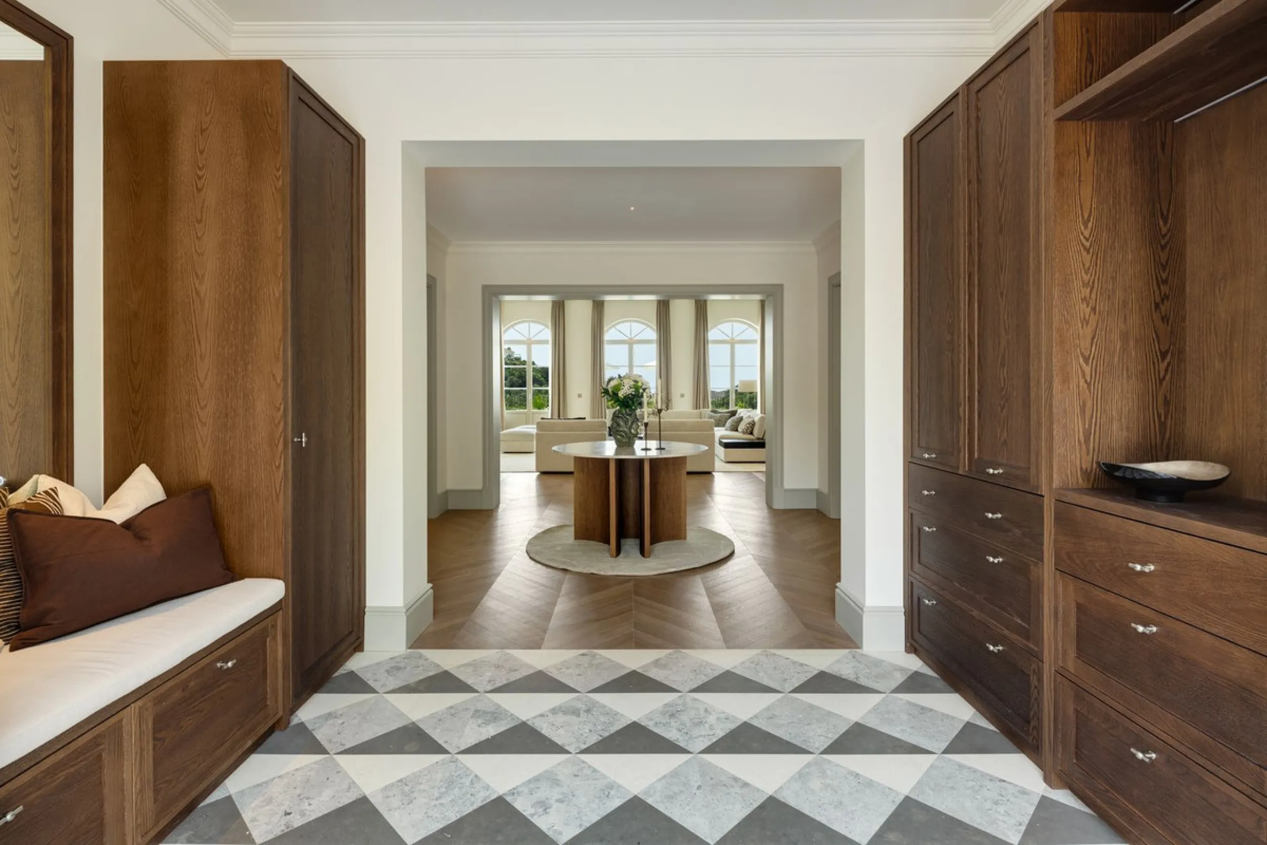 This exceptional five-bedroom luxury villa for sale is located within the prestigious gated community of La Zagaleta, in Benahavís. Newly completed by the acclaimed architectural studio Puroform, the property showcases a refined blend of contemporary desi