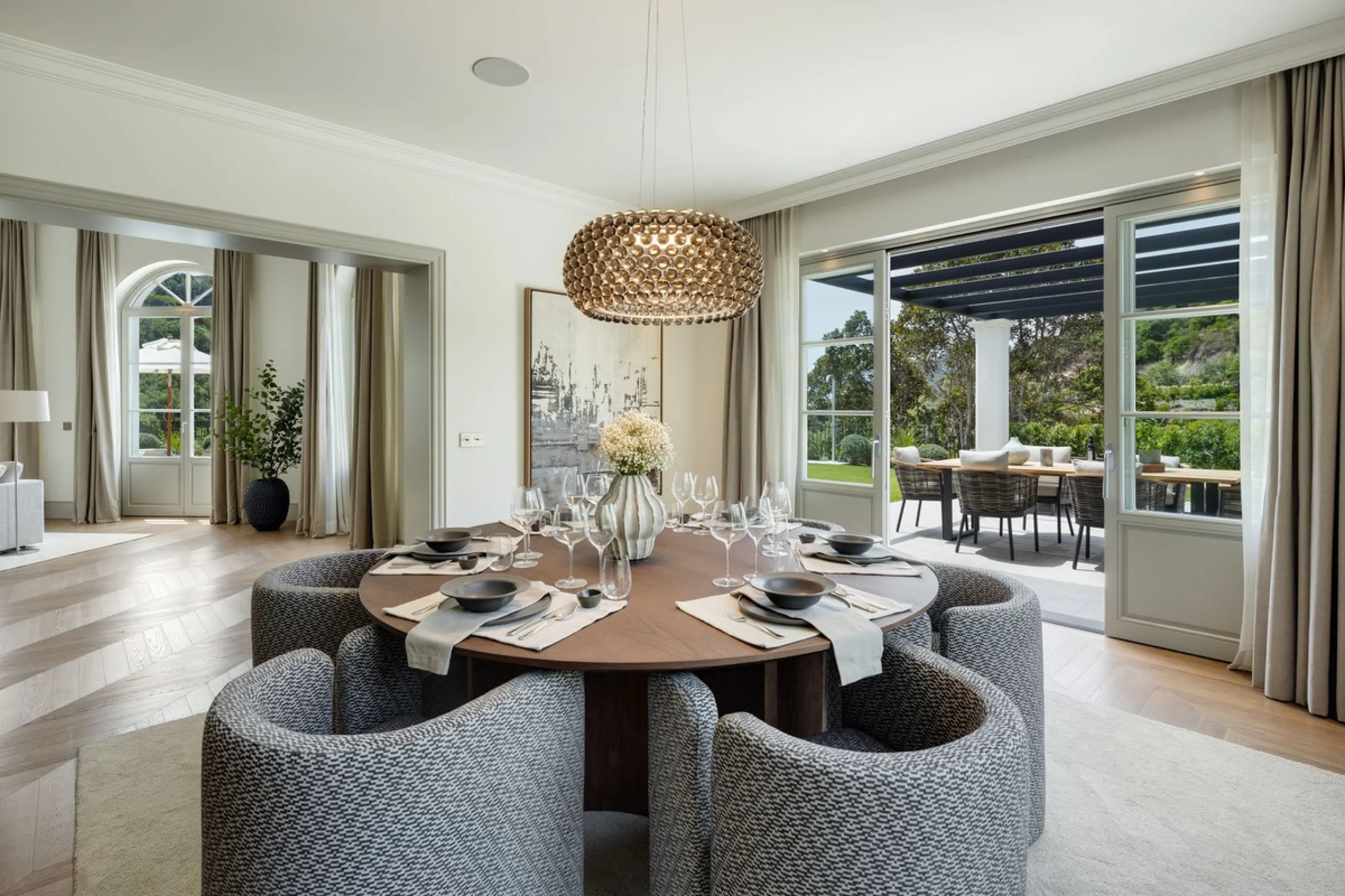 This exceptional five-bedroom luxury villa for sale is located within the prestigious gated community of La Zagaleta, in Benahavís. Newly completed by the acclaimed architectural studio Puroform, the property showcases a refined blend of contemporary desi