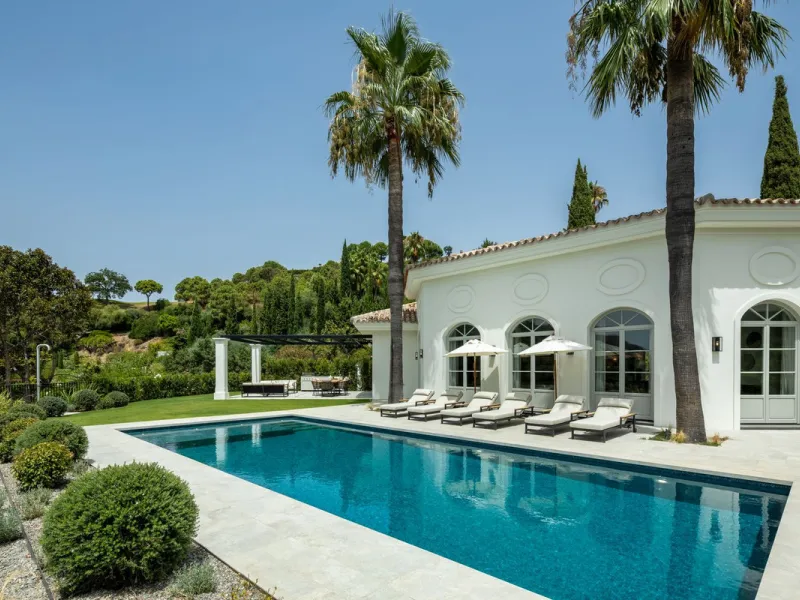 This exceptional five-bedroom luxury villa for sale is located within the prestigious gated community of La Zagaleta, in Benahavís. Newly completed by the acclaimed architectural studio Puroform, the property showcases a refined blend of contemporary desi